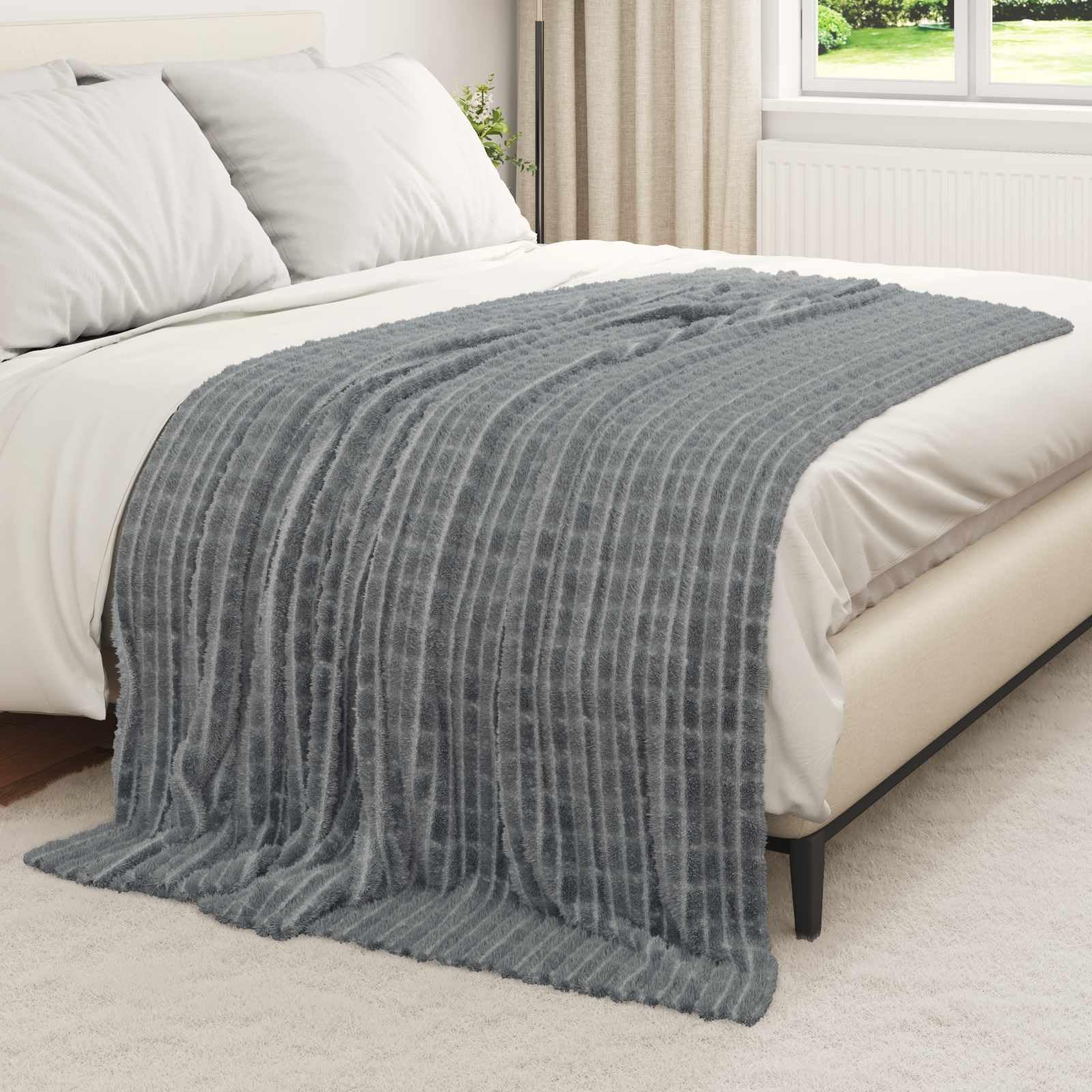 Manta de forro polar gris oscuro de 200 x 150 cm, manta ligera para sofá, cama y salón, versátil con tacto suave, ideal para otoño, primavera y acurrucarse cómodamente