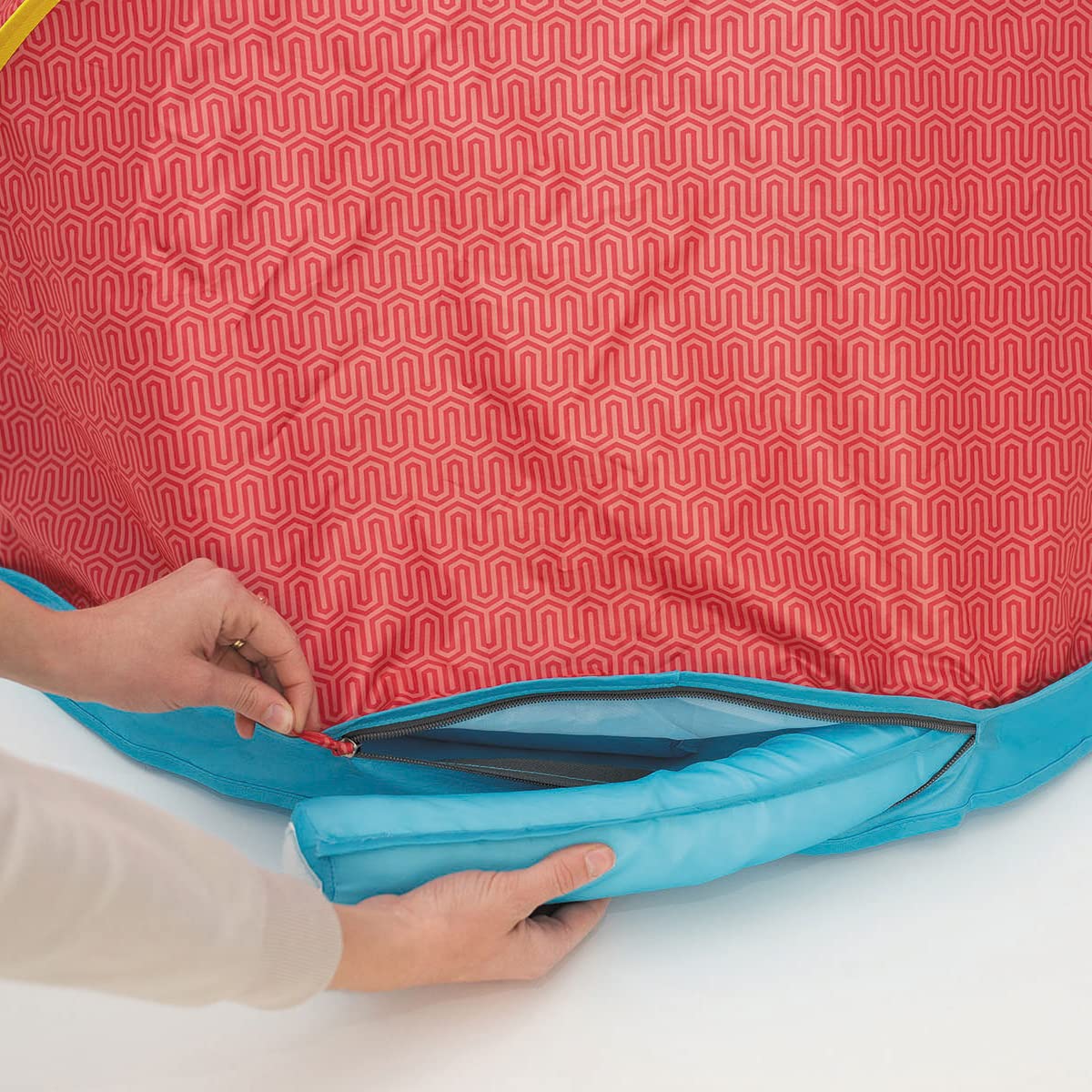 Olmitos – Tienda Pop UP de bebé para Playa y jardín– Manta/Parasol Protector de Sol y Viento – Plegable Compacto Muy Ligero – Incluye Funda y Ganchos para el Suelo