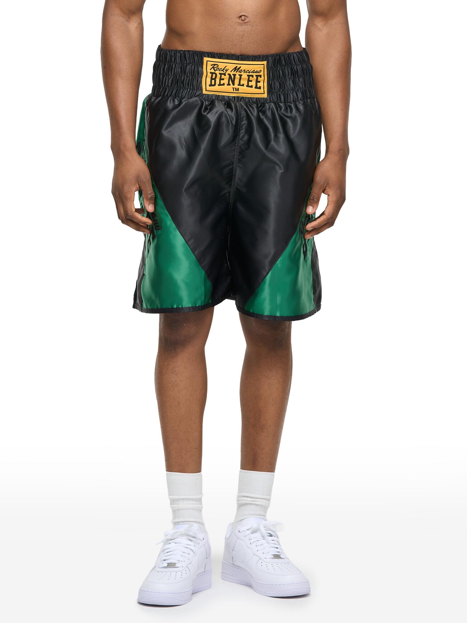 Sportartspezifische Bekleidung