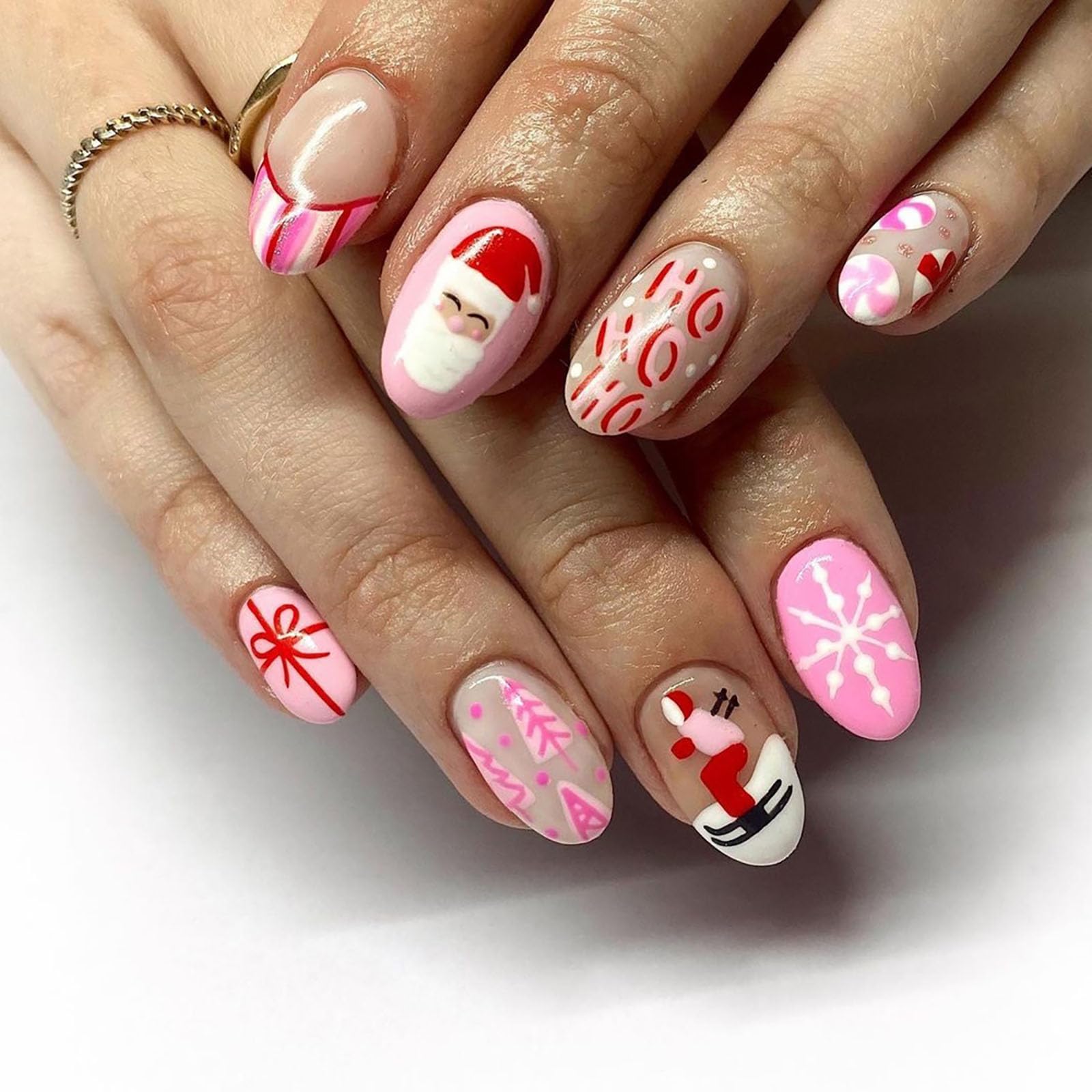 Christmas Press on Nails Short Almond Winter Fake Nails Pink Full Cover Snow Xmas Tree False Nails with Santa Claus Designs Glossy Glue on Nails Cute