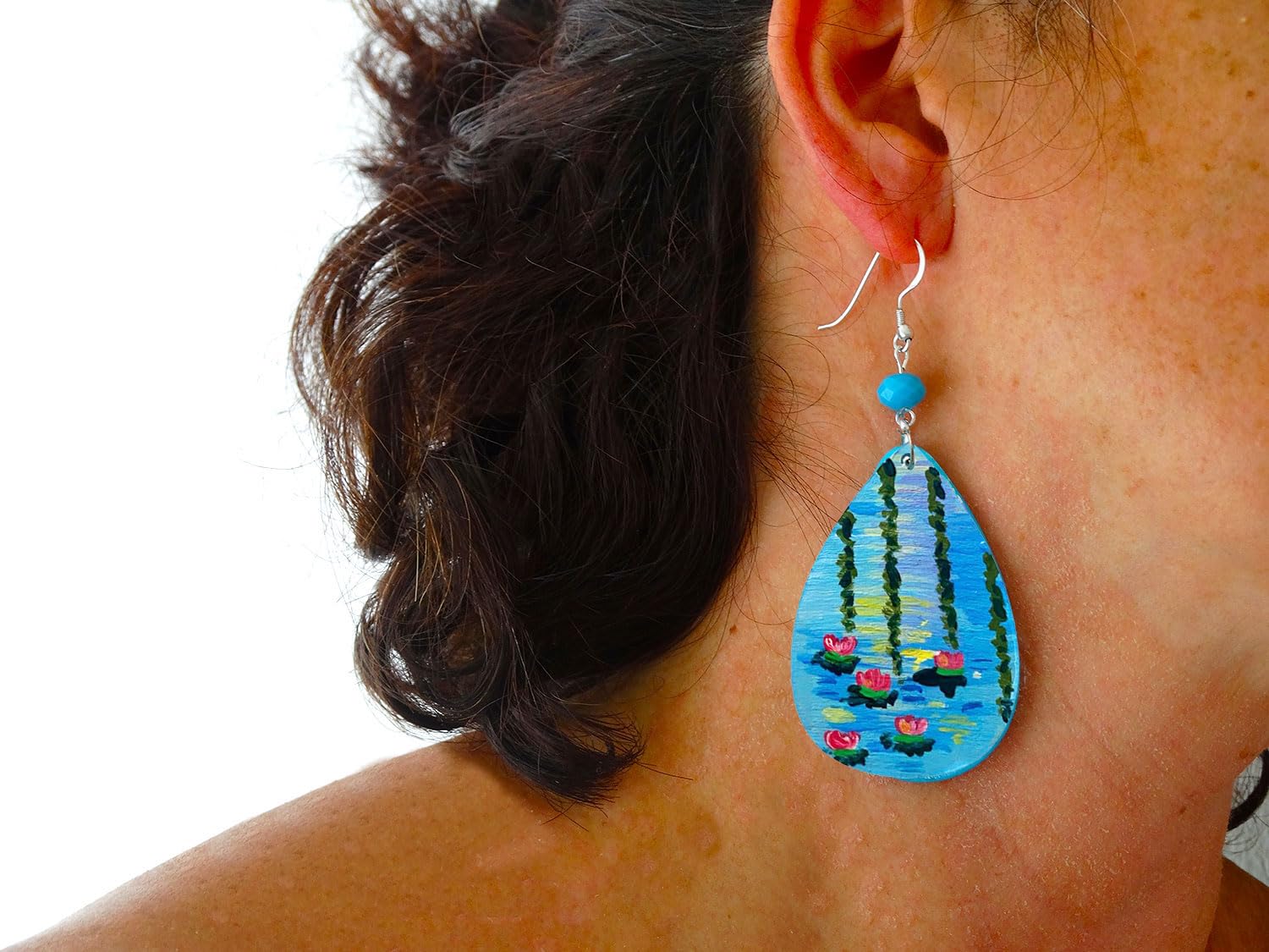 Boucles d'oreilles en bois peintes à la main - ÉTANG DE NÉNUPHARS ET SAULE DE MONET - Boucles d'oreilles pour femme, Bijoux en bois peinte, Crochet en argent, Fabriqué en Italie, Bijoux