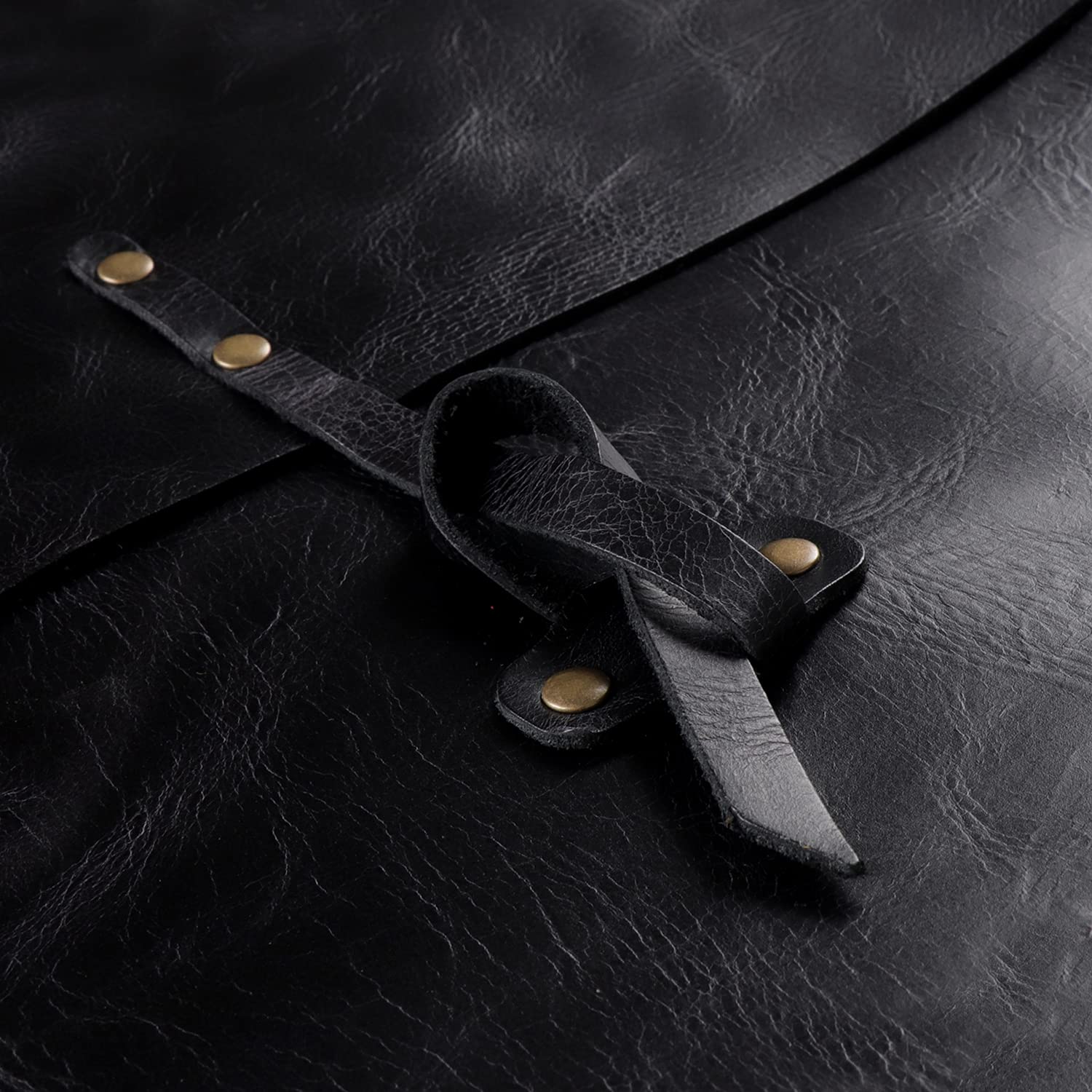 Londo - Etui MacBook Pro z Prawdziwej Skóry Licowej z Przednią Kieszenią i Zapięciem na Klapkę - Czarny, 15-16 Inches, Solidny