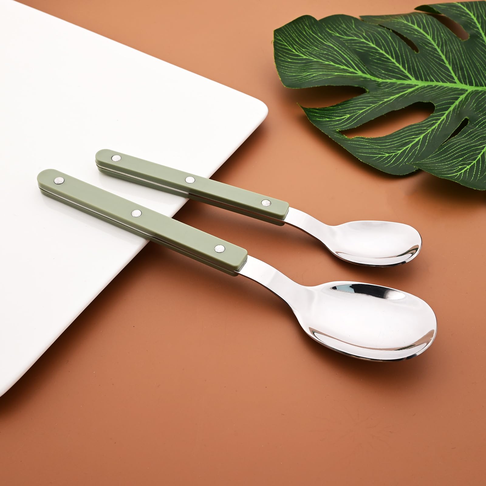 Snplowum 8-piece Dessert Spoons, Salad Spoons Mirror Polish Stainless Steel Spoon Set, For Dining Hotel Bar Family Daily Use, Retro Green Silver, 6.81 Inch