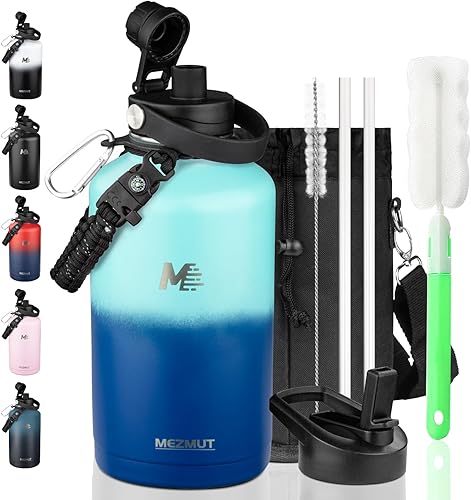 MEZMUT Botella de agua aislada de 64 onzas con popote y 2 tapas, botella de agua de acero inoxidable con mango de paracaídas, jarra de agua
