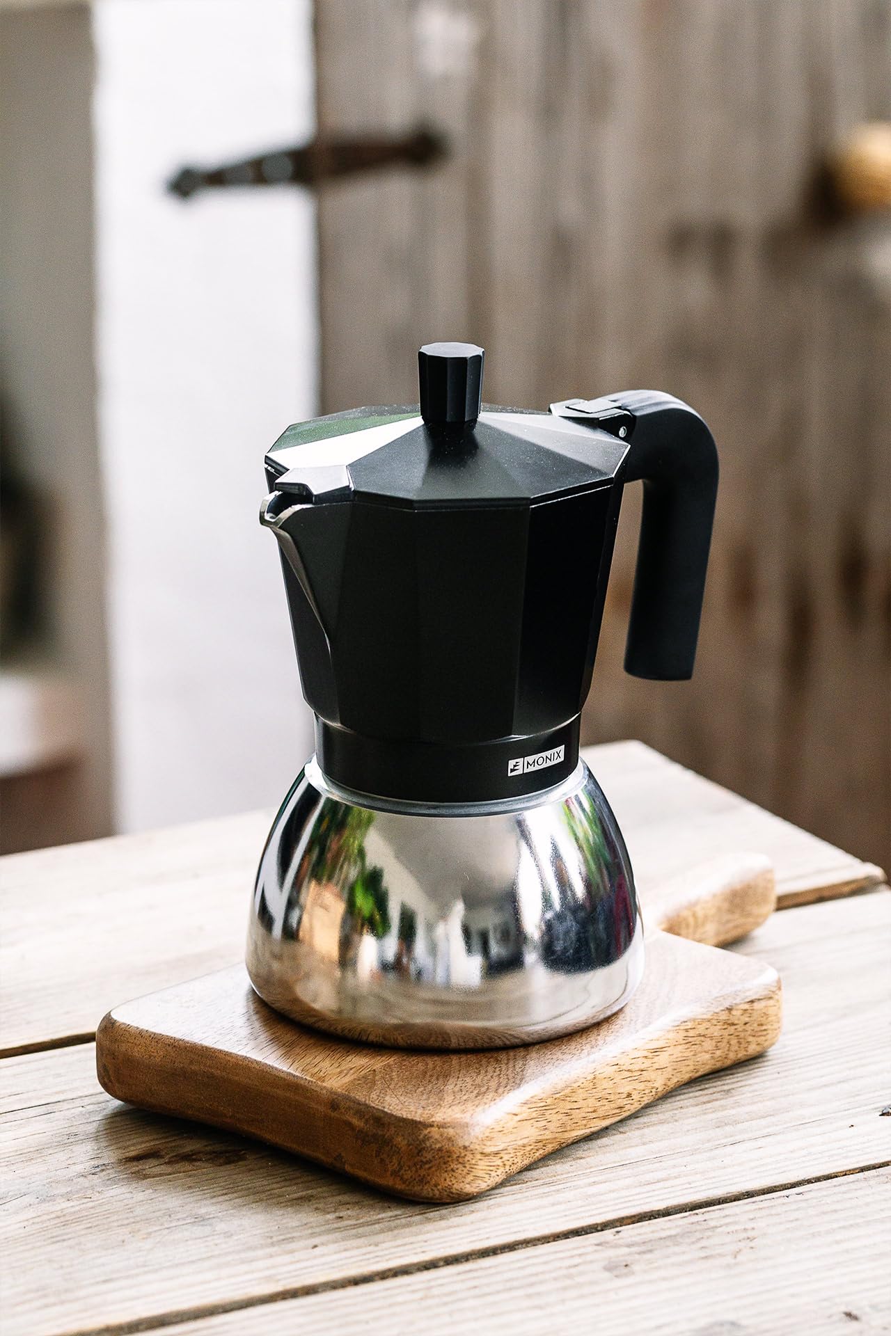 Monix Induction Inox Italiaans koffiezetapparaat van aluminium en roestvrij staal, inhoud 6 kopjes, hittebestendige handgreep, gemakkelijk te wassen, geschikt voor alle warmtebronnen, Zwart