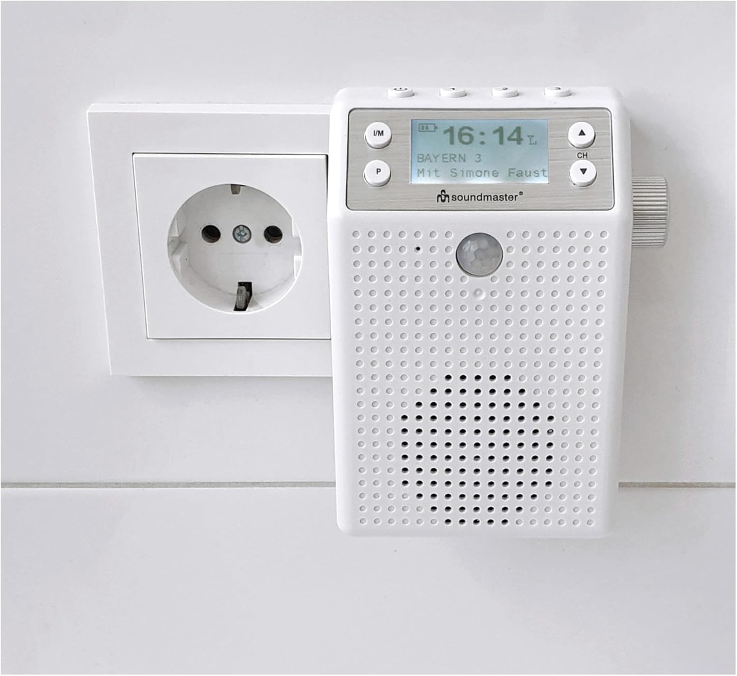 Soundmaster DAB60WE radio plugged directly into a wall socket.