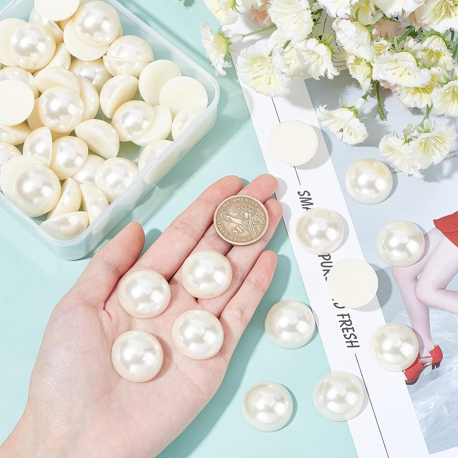 FINGERINSPIRE 60 piezas de 25 mm de color beige con parte trasera plana perla extral grande cabujón cuentas de media perlas con contenedor grande mitad redonda perlas sueltas gemas