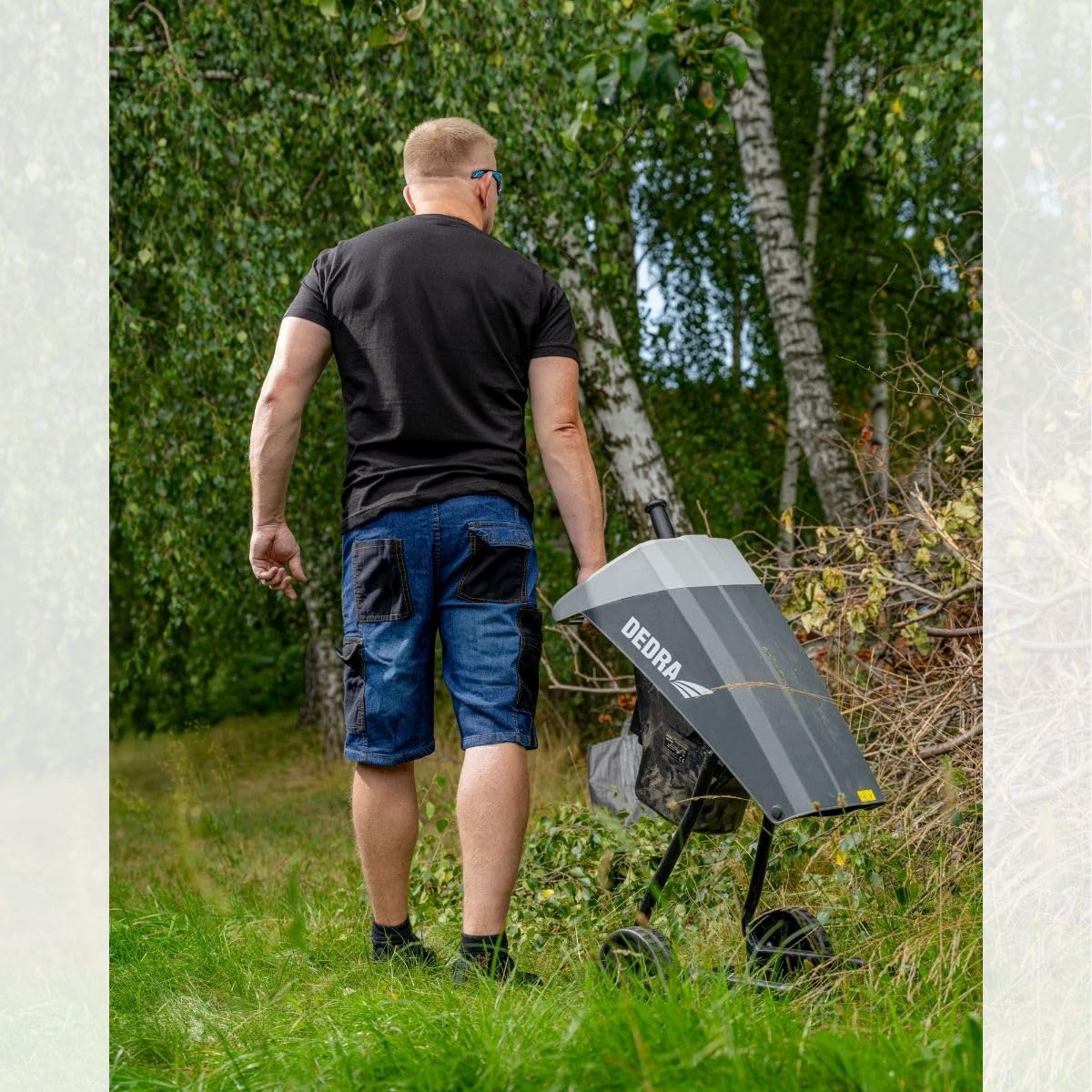Dedra Jeans-Shorts, Kurze Arbeitsjeans, Denim-Shorts, Gewebegewicht 280 g/m², Slim-Fit-Design, Funktionale Schwarze Taschen - Zwei mit Klettverschluss, Einsätze aus elastischem Material, Metallknopf