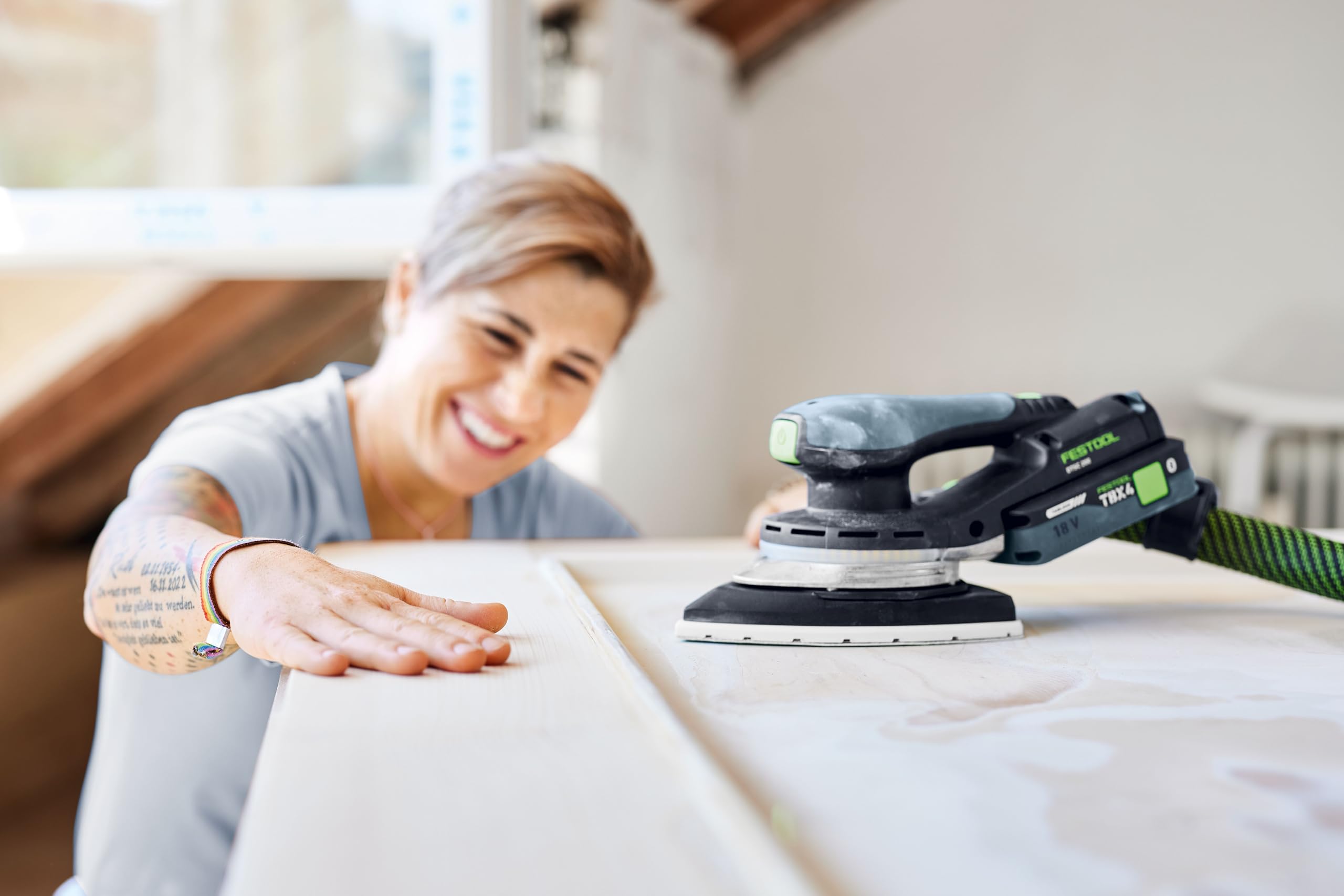Festool Akku-Deltaschleifer DTSC 200 - Schleifmaschine mit LED-Licht | Bürstenloser EC 2.0-Motor mit Vibrationsschutz, StickFix Schnellverschluss, Hartmetall-Tellerbremse und App-Steuerung
