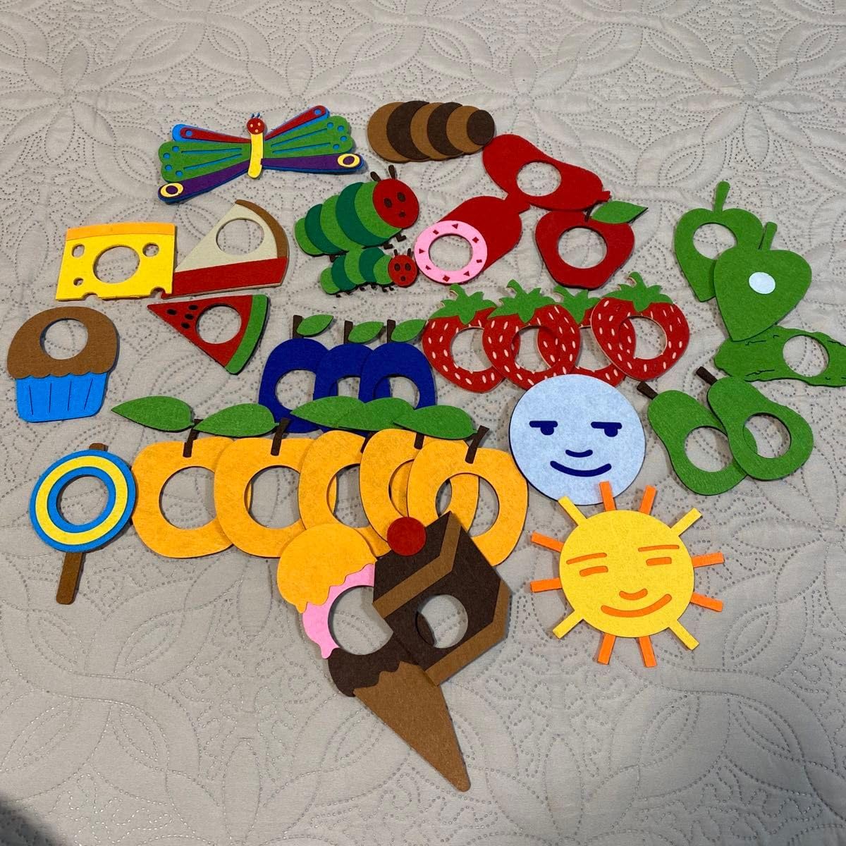 Amazon.co.jp: はらぺこあおむし フェルト ペープサート 壁面