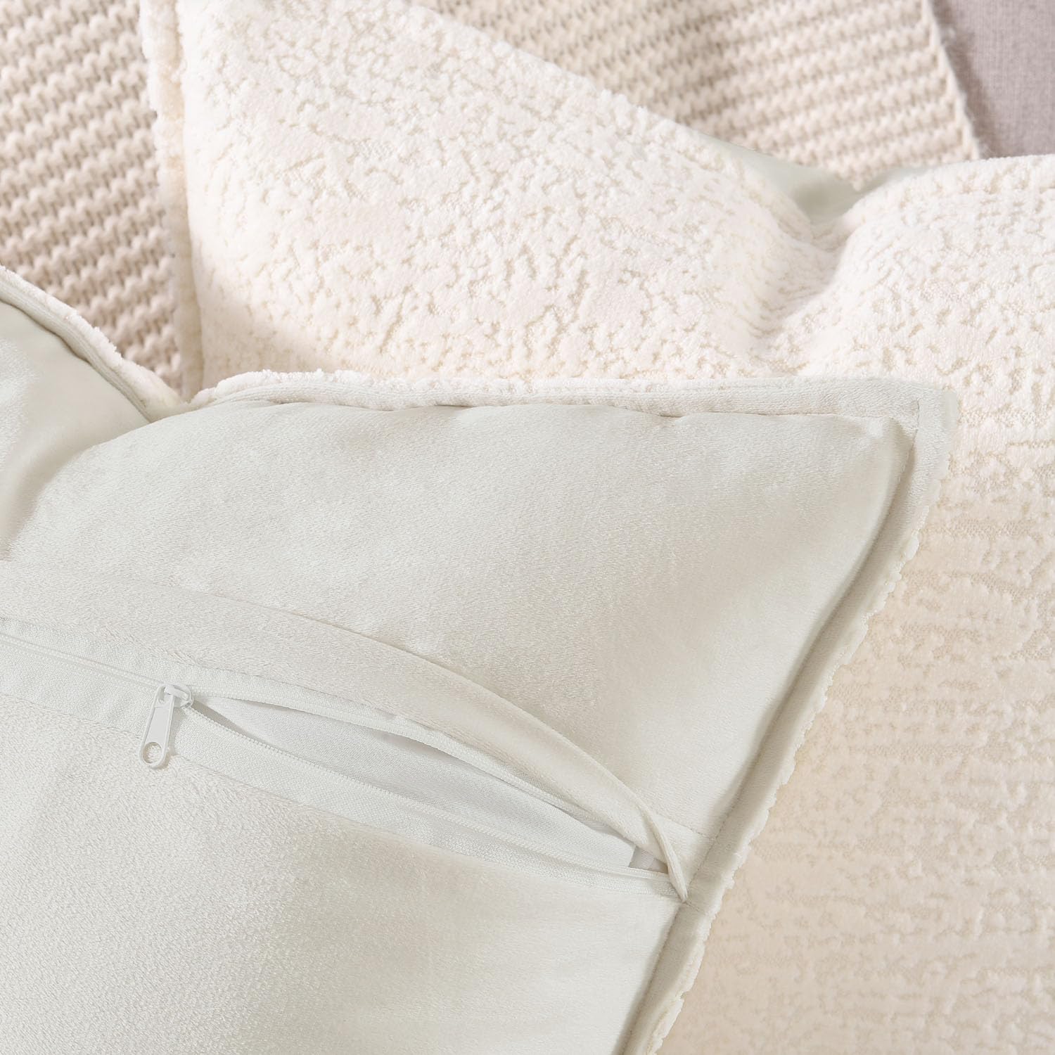 Madizz 2 Pezzi Copri Cuscini in Velluto Chenille con Bordo Decorativo Neutri Morbido Copricuscini Fodere per Cuscino Lusso Stile Arredi per Casa Divano Bianco 45x45 cm