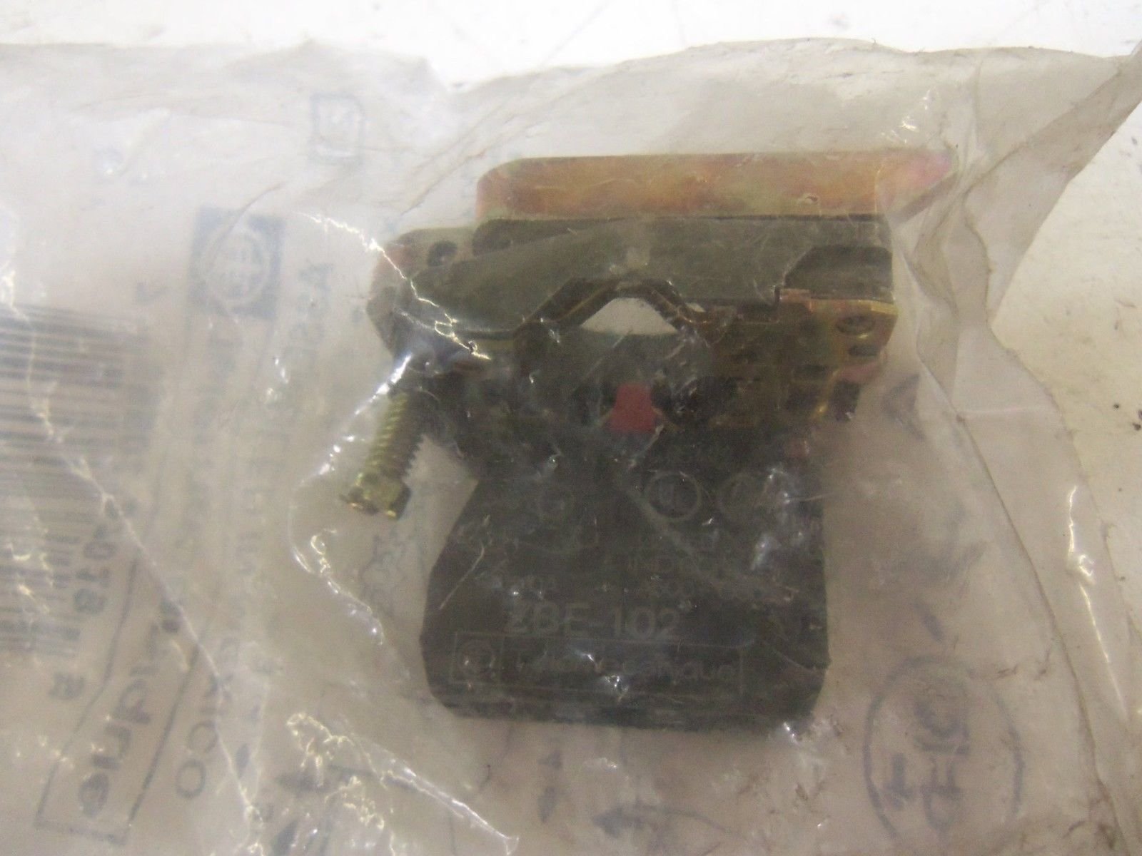 Telemecanique ZB4BZ102 Switch, 22mm, MOUNTING BASE WITH 1 N.C.Contact Block