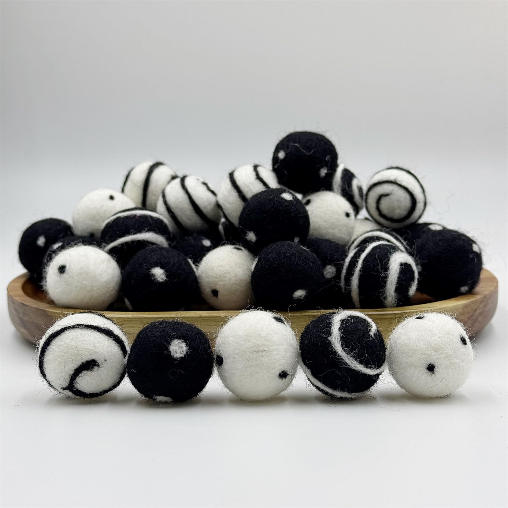 Wool Felt Balls for Crafts 2.5cm 40pc Black White Polka Dots DIY Felt Ball Garland, Black and White, Approx. 2.5Cm - Image 2
