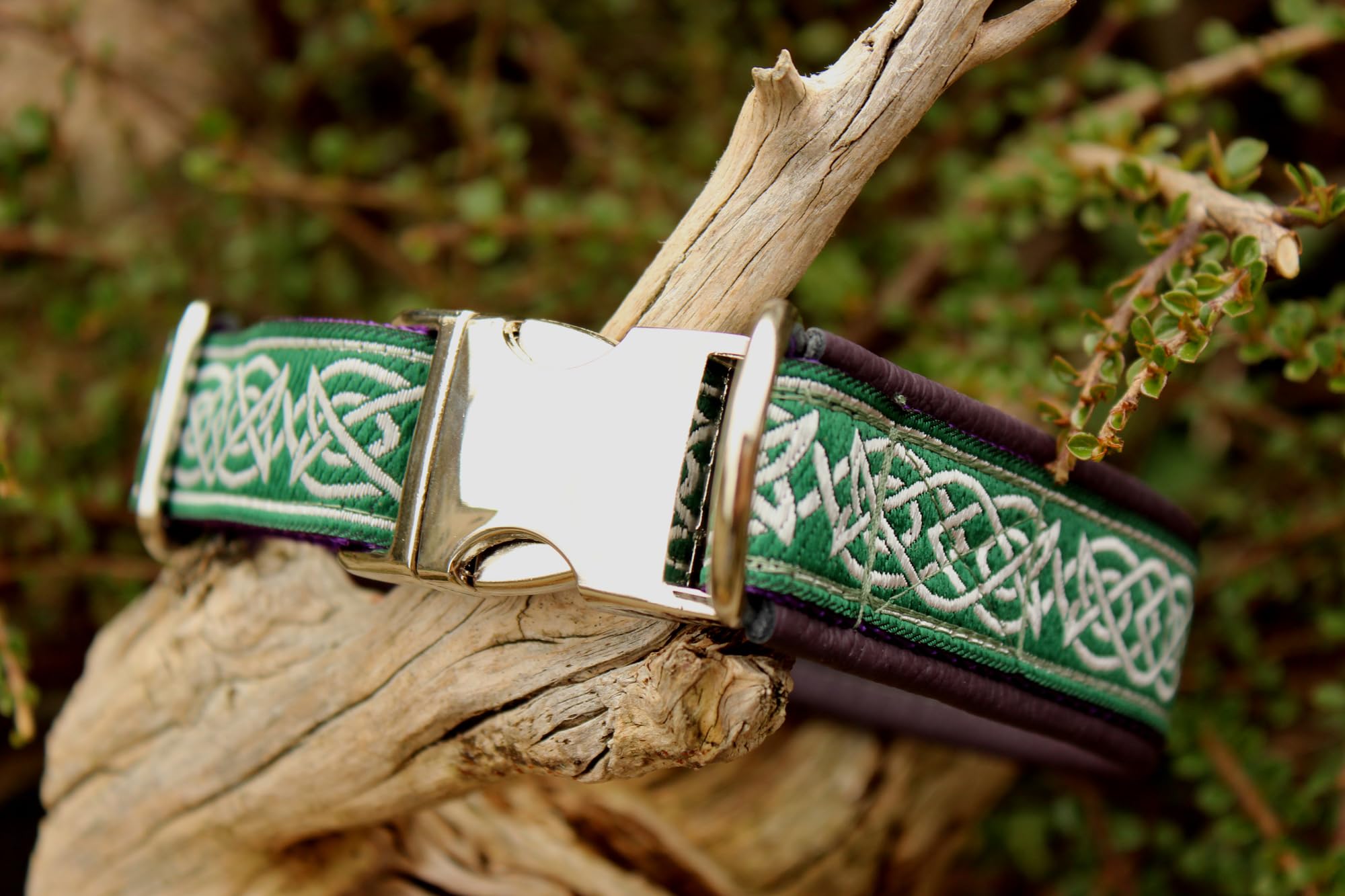 Halsband Leder Lila Grün Gothic Klickverschluss Alu selbst gestalten - personalisiert erhältlich