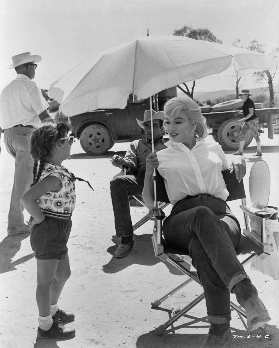Amazon.com: Eddy's Entertainment Marilyn Monroe Rare Behind The
