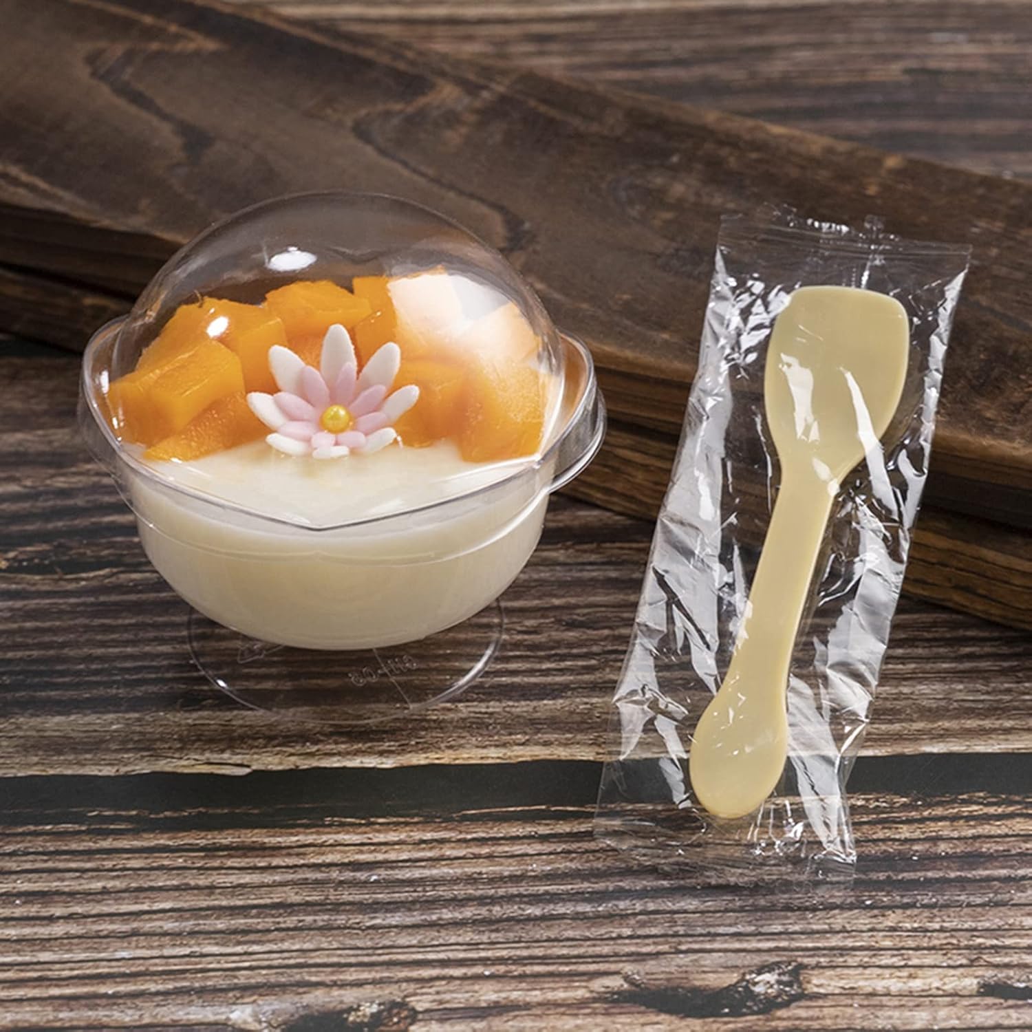 Wmeie デザートカップ 50pcs 透明なプラスチック製のパフェカップ キッズディップと野菜の朝食とスナック用のドーム蓋付きのプラスチック製ヨーグルトフルーツカップ Clear 最初の D