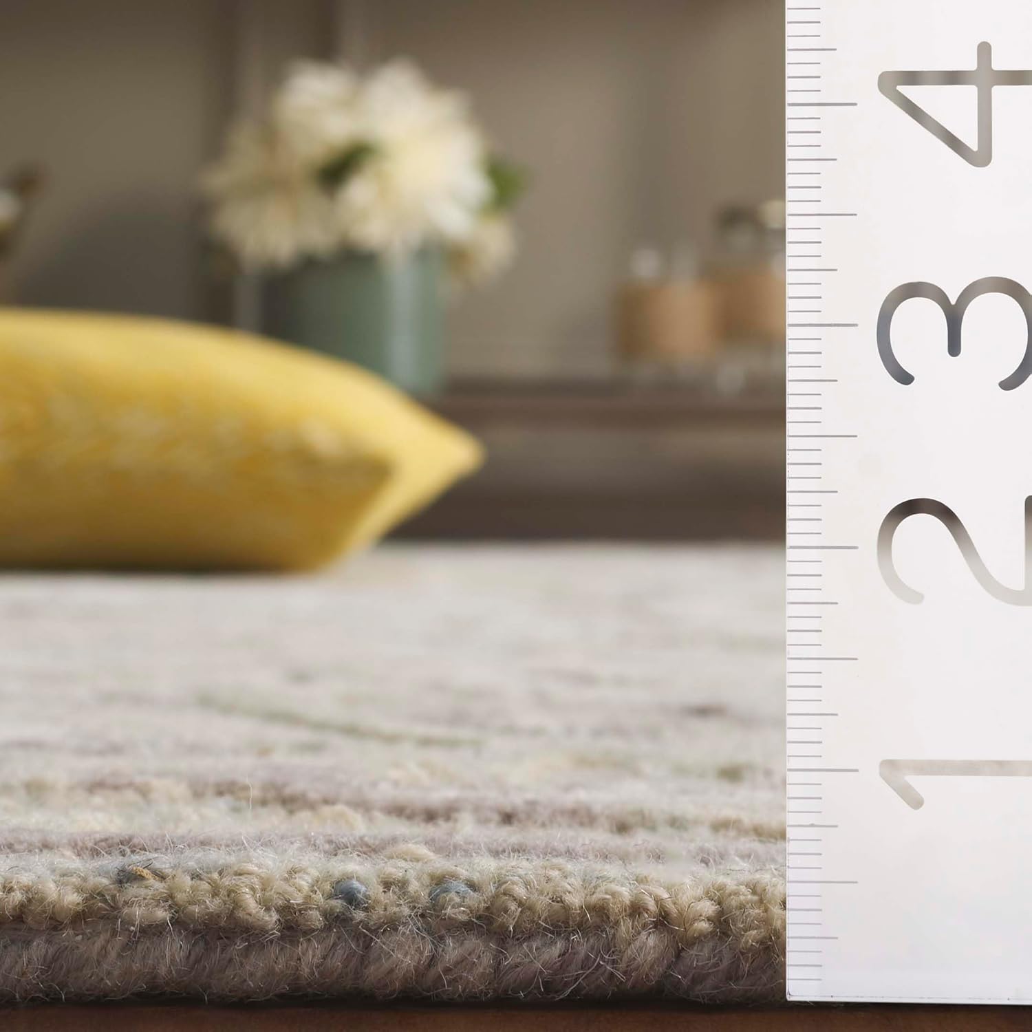 SAFAVIEH Area Rug 8x10 - Glamour Collection - Large - Light Blue & Ivory, Handmade Wool, Ideal for Living Room, Bedroom, Office, Dining Space (GLM624L)