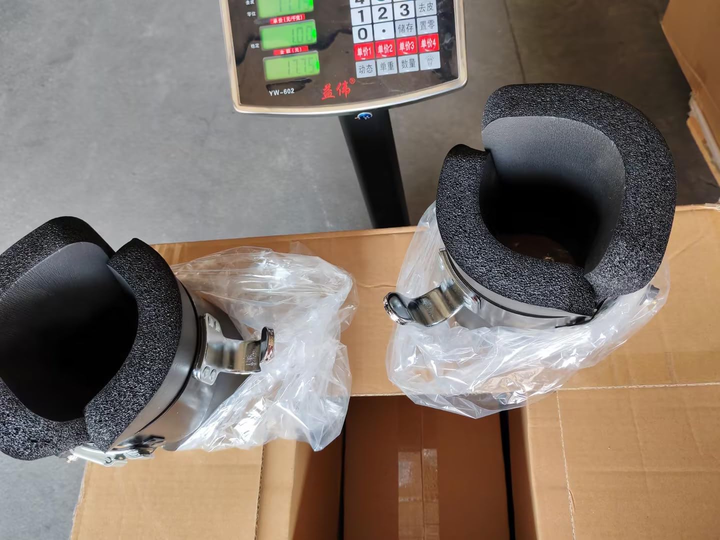 Gravity Boots Inversion Boots, Gravity Boots Hanging Upside Down with 2 Gravity Hook, Anti Gravity Inversion Boots for Core Gym Fitness Exerciser, Ab Crunch, Abdominal Sit Up, Hooks Bar Therapy