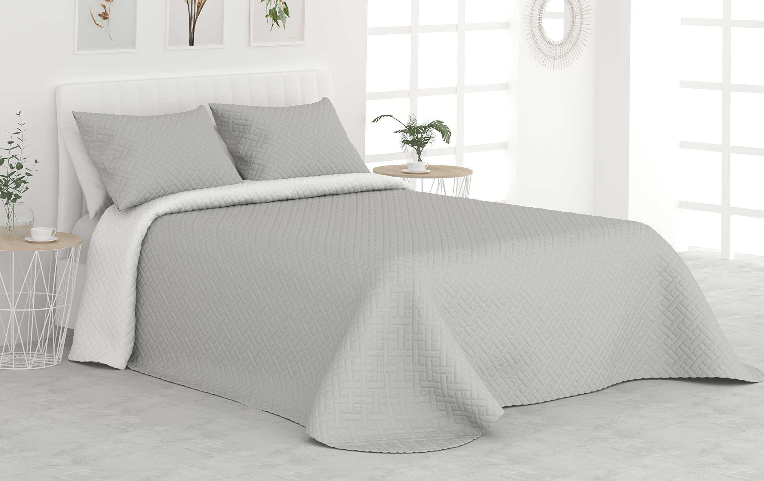 Liniva Home Colcha Bouti Termosellada para Verano y Entretiempo. 100% Microfibra - Modelo Vejer. Colcha Cubre Cama Multiusos. Incluye Dos Fundas de cojín. (Vejer - Gris Claro/Blanco, Cama 135 cm)