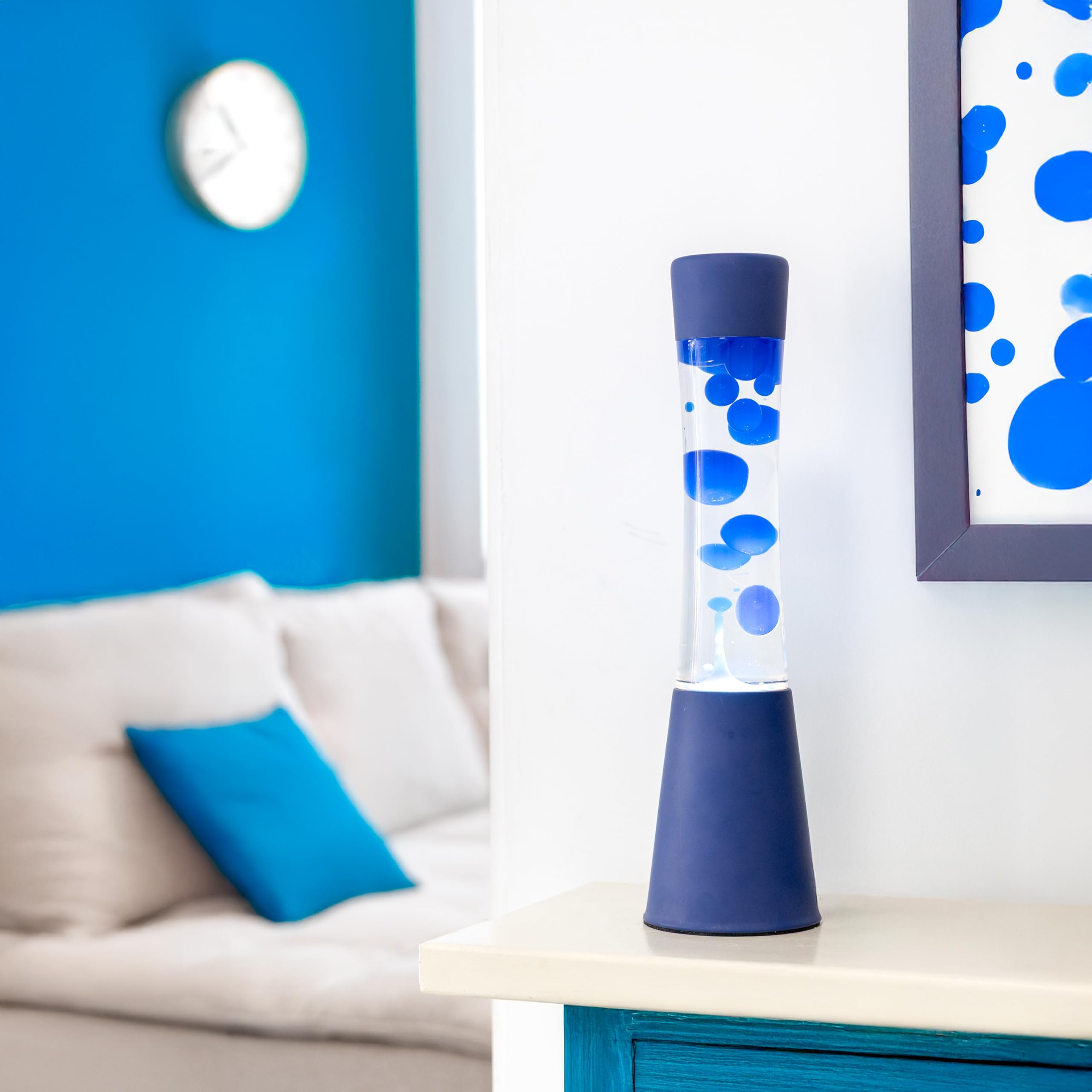 Fisura - Lámpara de lava azul. Base y lava azul con líquido transparente. Lámpara efecto relajante. Con bombilla de repuesto. 11 cm x 11cm x 39,5 cm.