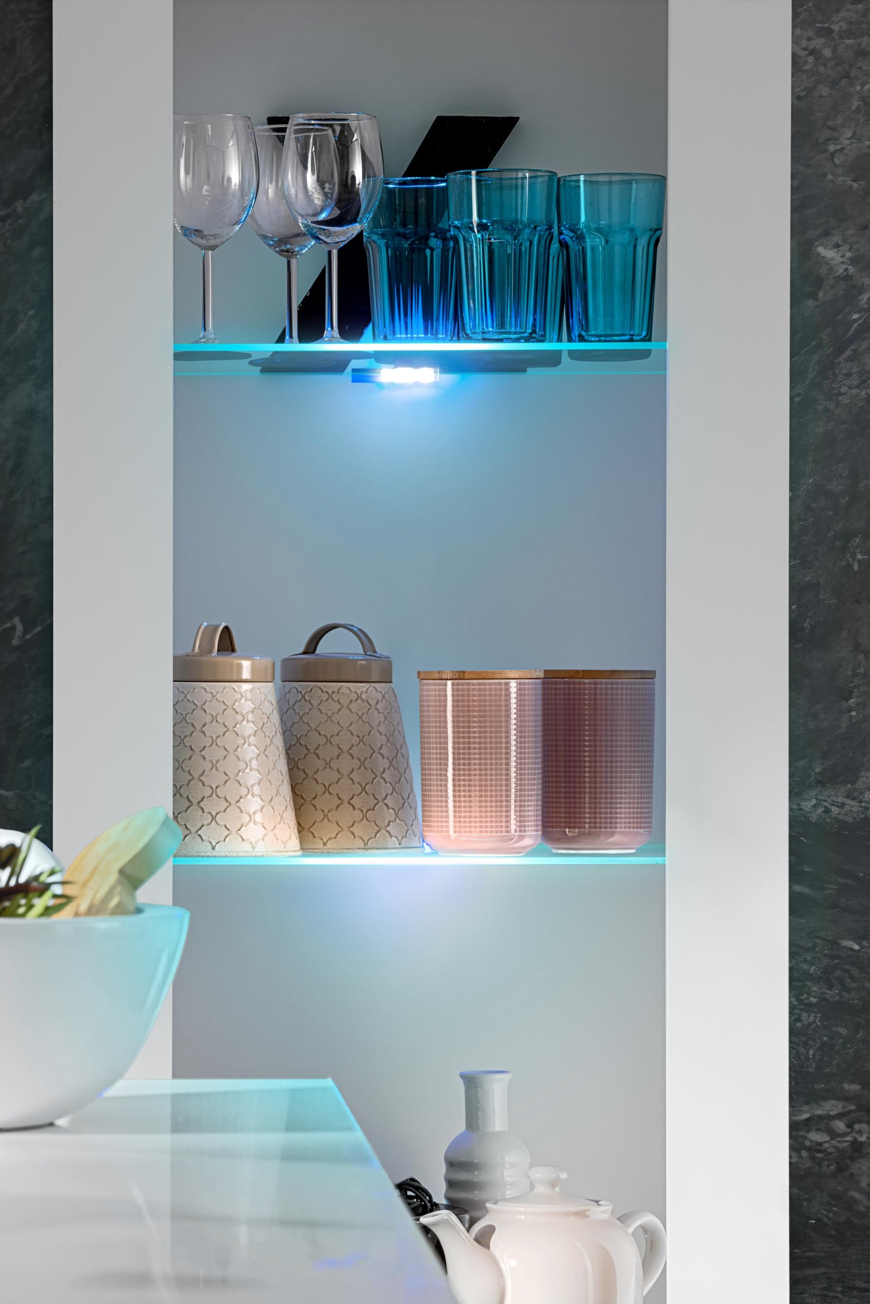 Komodee, Vetrina Tivoli, Bianco, Larghezza 55 cm x Altezza 159 cm x Profondità 35 cm, LED BLU, 3 ripiani, Per soggiorno, Camera da letto, anticamera