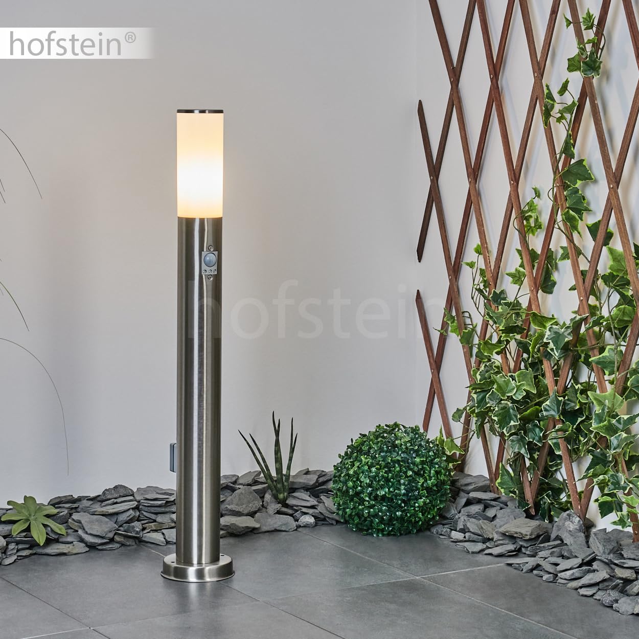 HOFSTEIN Caserta lampa zewnętrzna z czujnikiem ruchu, nowoczesna lampa cokołowa z metalu/tworzywa sztucznego w kolorze niklu/bieli, lampa ścieżkowa 80 cm, lampa ogrodowa, E27, oświetlenie ogrodowe
