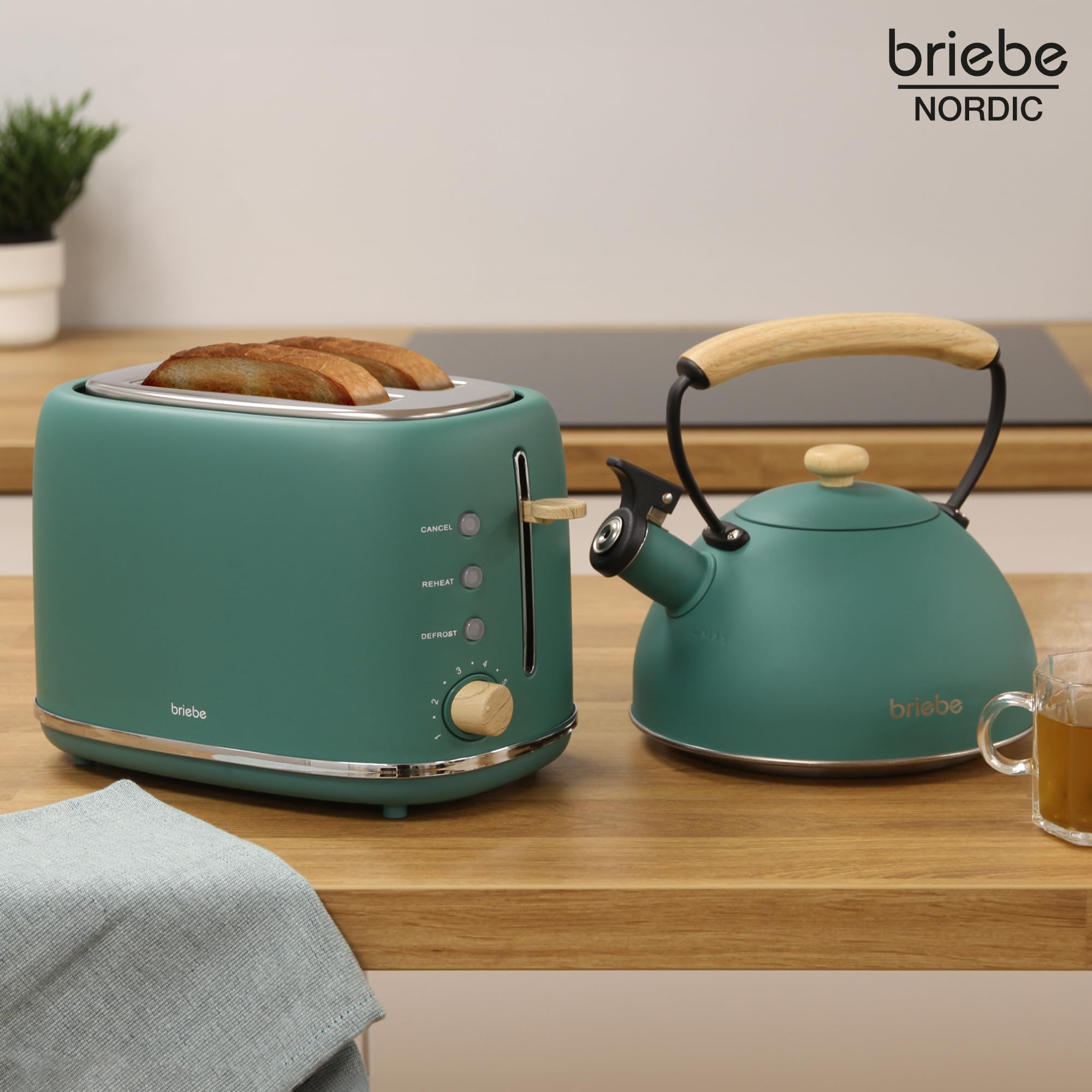 briebe Nordic Ensemble Grille Pain 2 Fentes Tranches Larges, 6 Niveaux de Dorage + Bouilloire Induction Sifflante 2,3L, Acier Inoxydable, sans BPA, Pack Petit Déjeuner, Design Nordique, Vert