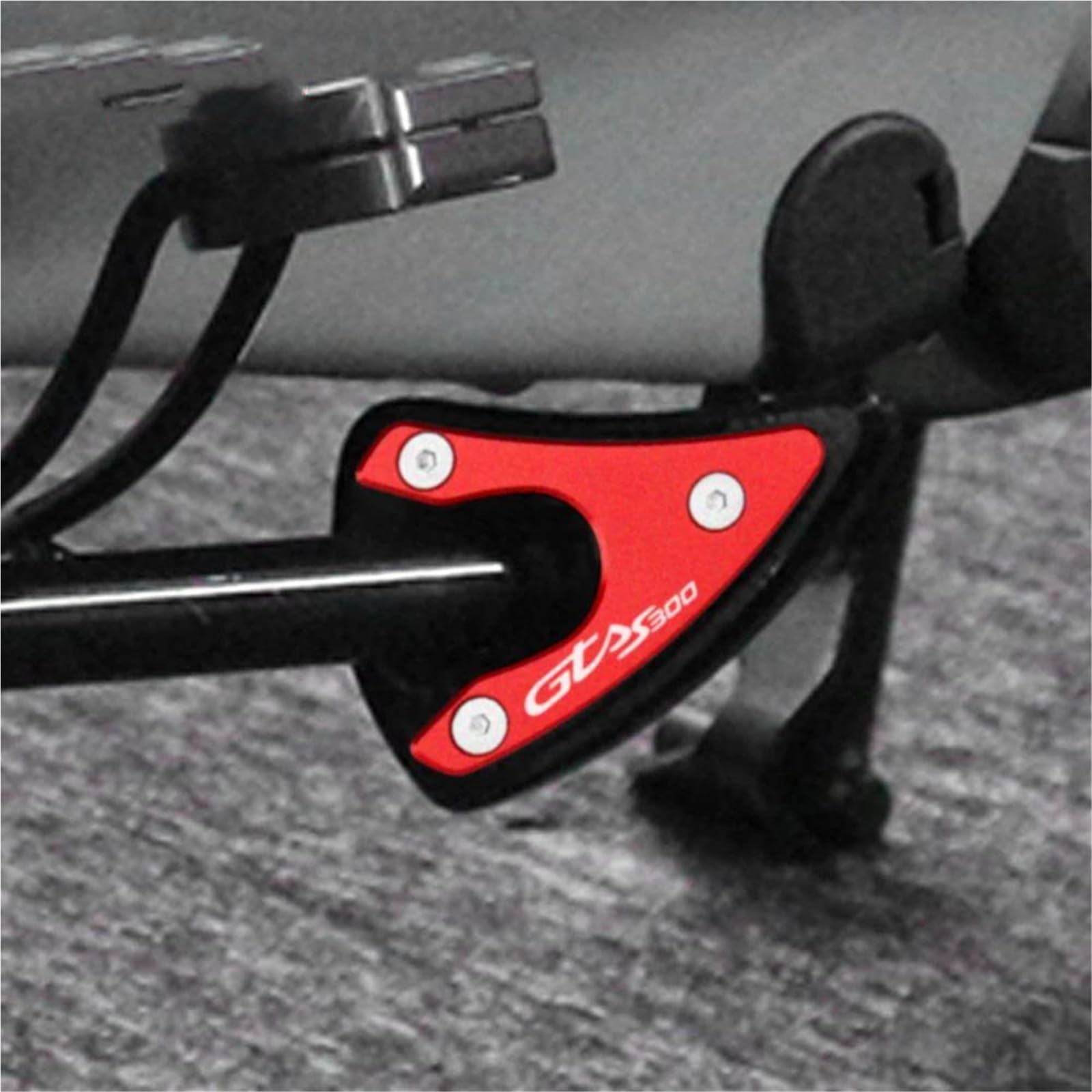 Moto CNC Cavalletto Laterale Del Piede Ingrandire Piastra Di Supporto Pad Estensione Per Vespa GTS300 2023 Gts GTV 300 HPE 2019-2023 Impermeabile(Color1)