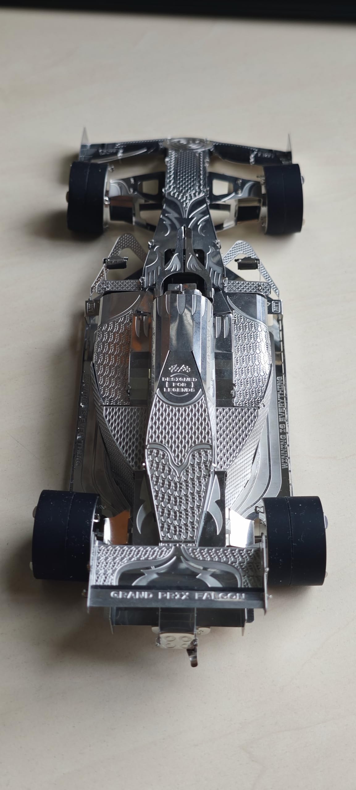 Modellino meccanico per auto da corsa, kit di modellini in metallo F1, kit di modellini in metallo 3D da costruire per adulti, modello Formula Uno Grand Prix Falcon by Metal Time.