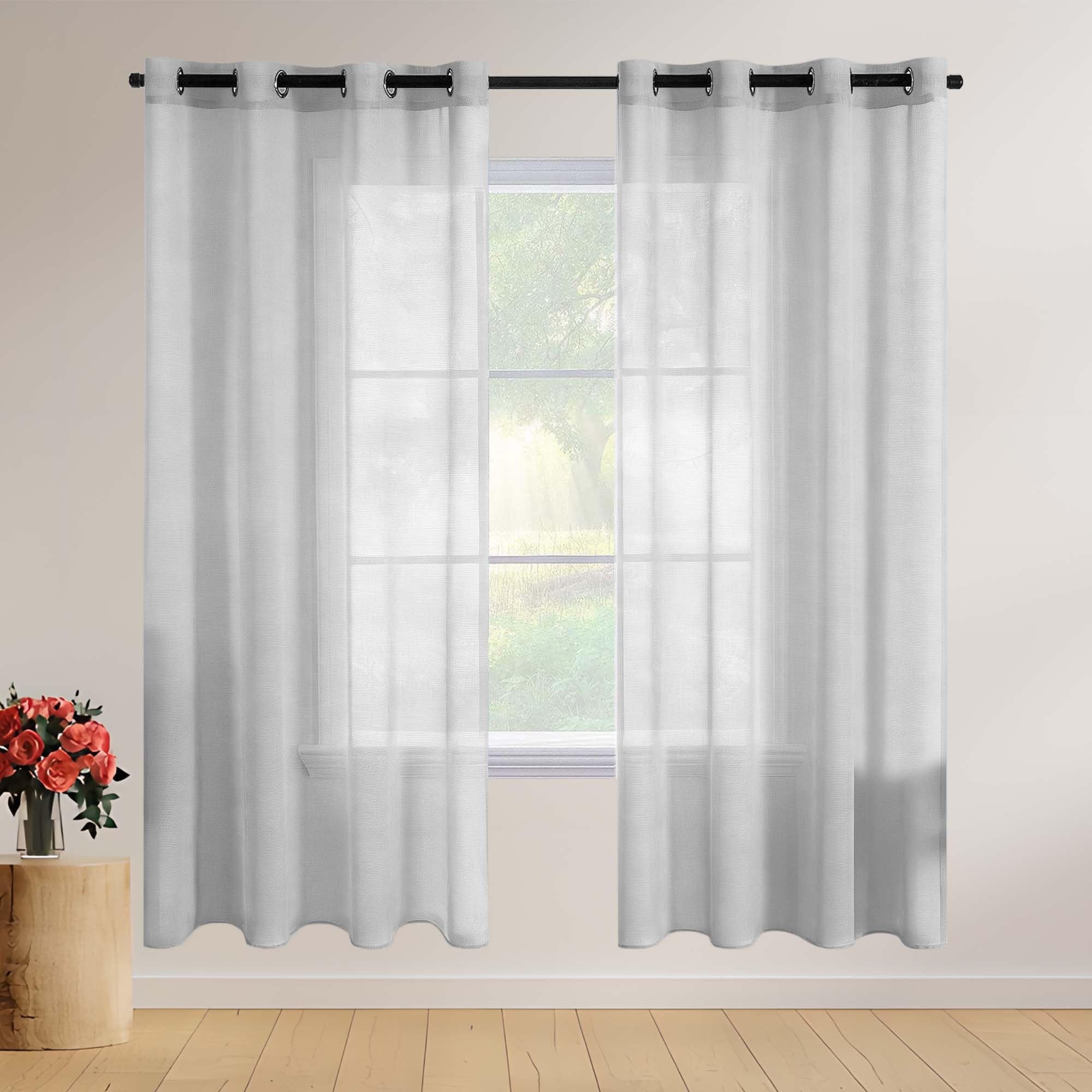 Rideau voilage gris clair 270x320 pour tamiser la lumière du salon avec élégance
