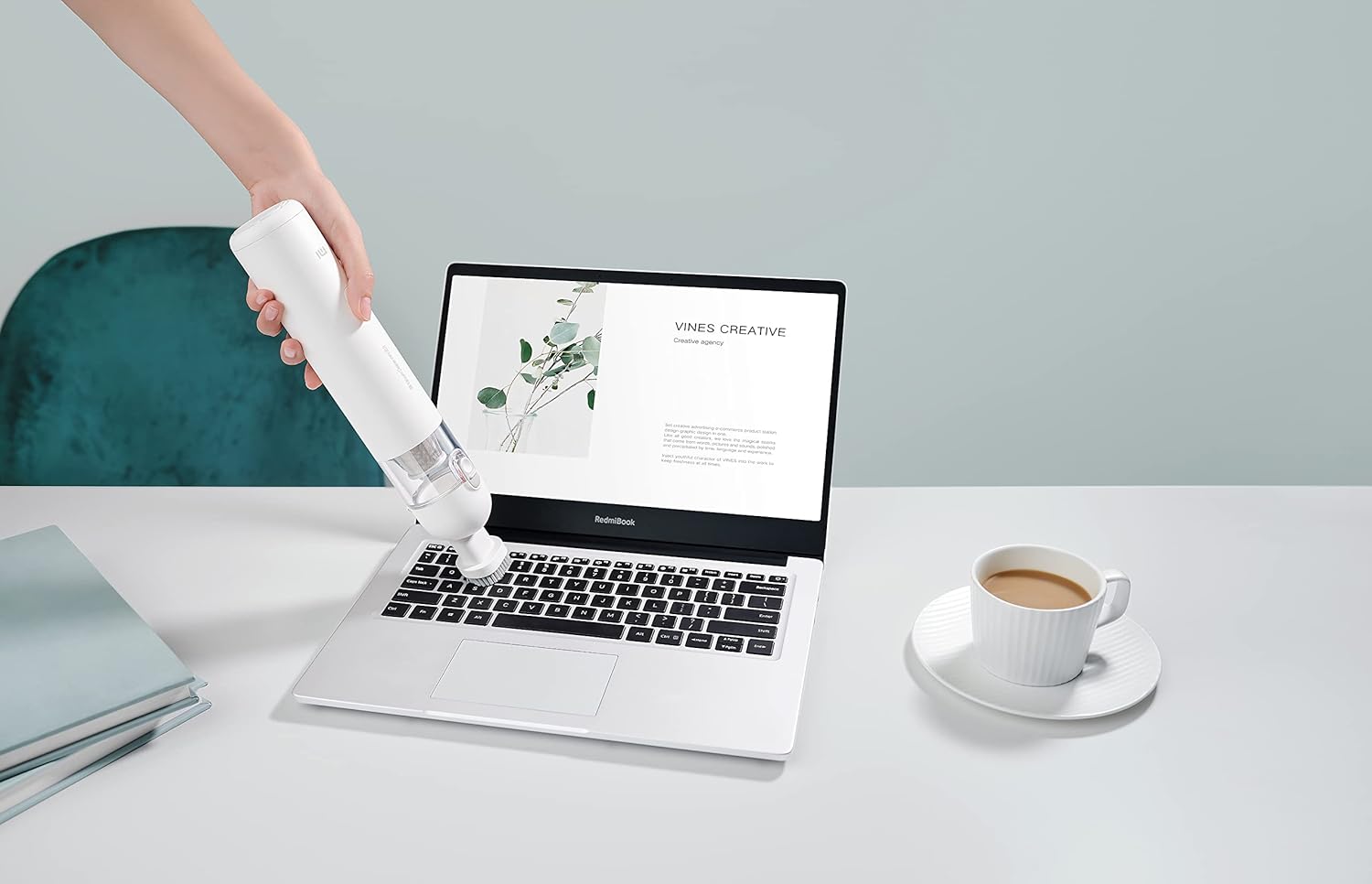 Xiaomi Mi Vacuum Cleaner Mini cleaning a keyboard