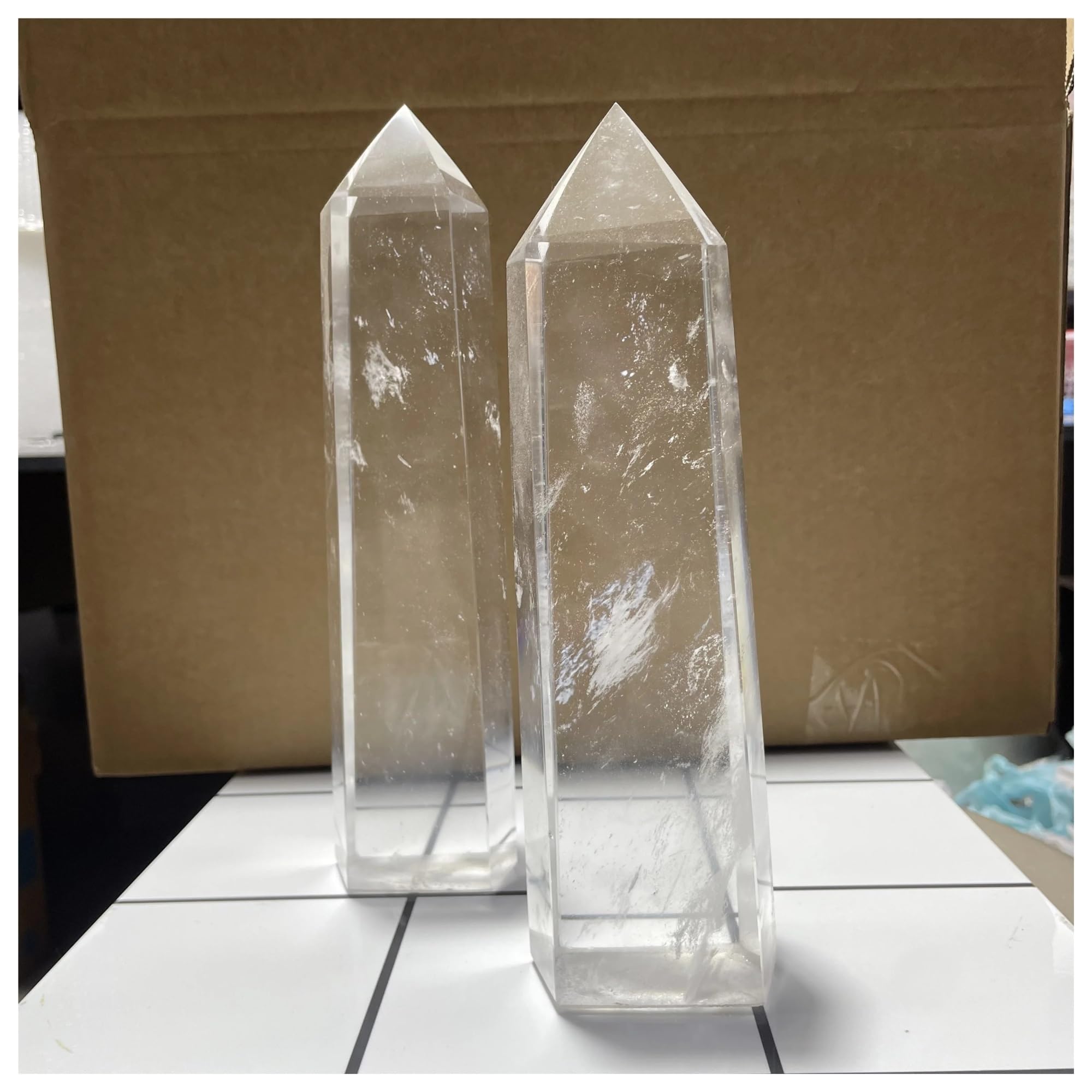 1 pieza de 1100-1300 g de cristal de cuarzo transparente de gran tamaño.