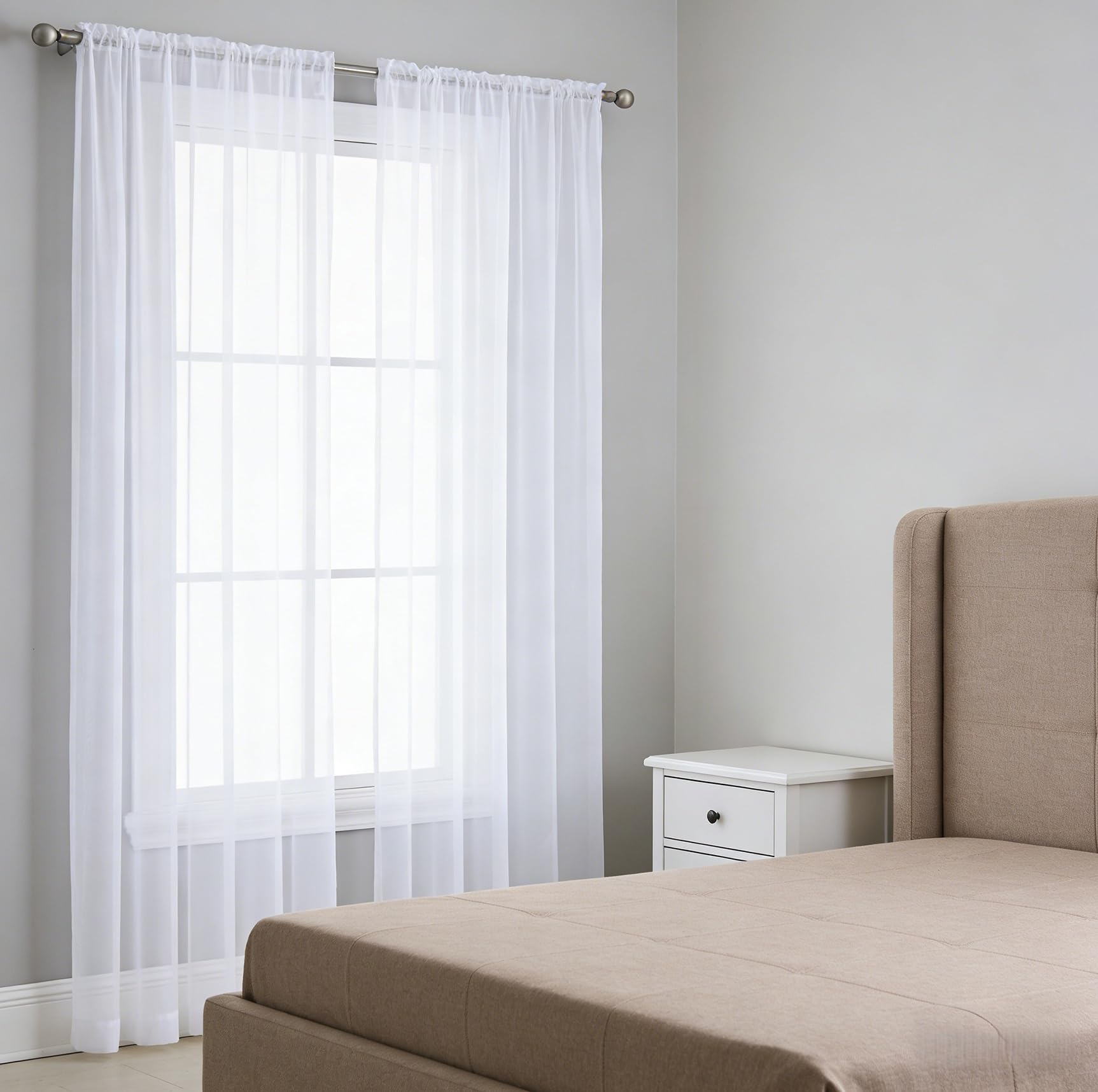 Rideau voilage blanc pour salon lumineux et chambre parentale