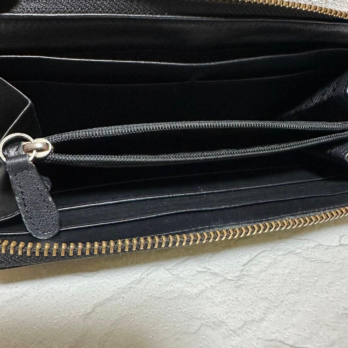 美品　アニヤハインドマーチ 長財布 リボン 黒 ANYA HINDMARCH（アニヤ・ハインドマーチ） □美品□ パテントレザー