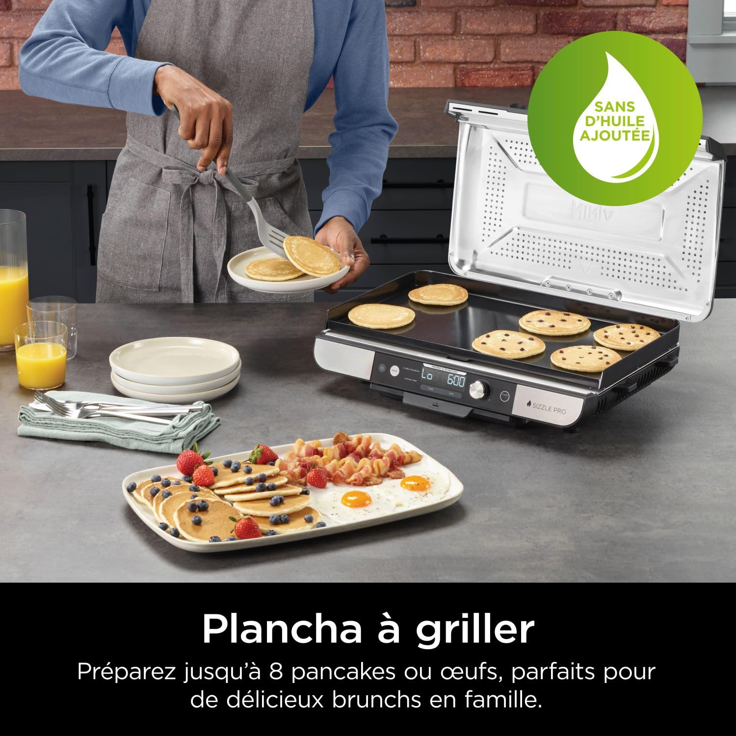 Ninja Sizzle Pro XL Grill Electrique Intérieur & Plancha Electrique Céramique, Grill Multifonction Pour Grillade Maison & Smash Burger, Couvercle, Accessoires, Argent/Noir GX101EU