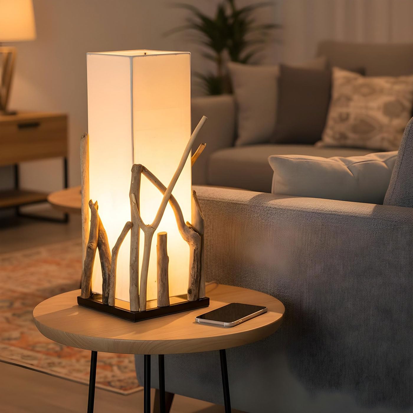 Lampada da tavolo in legno riciclato – Lampada in legno riciclato, Lampada realizzata con legnetti portati dalla corrente, 20 x 20 cm, altezza 50 cm – Ogni lampada è un pezzo unico.