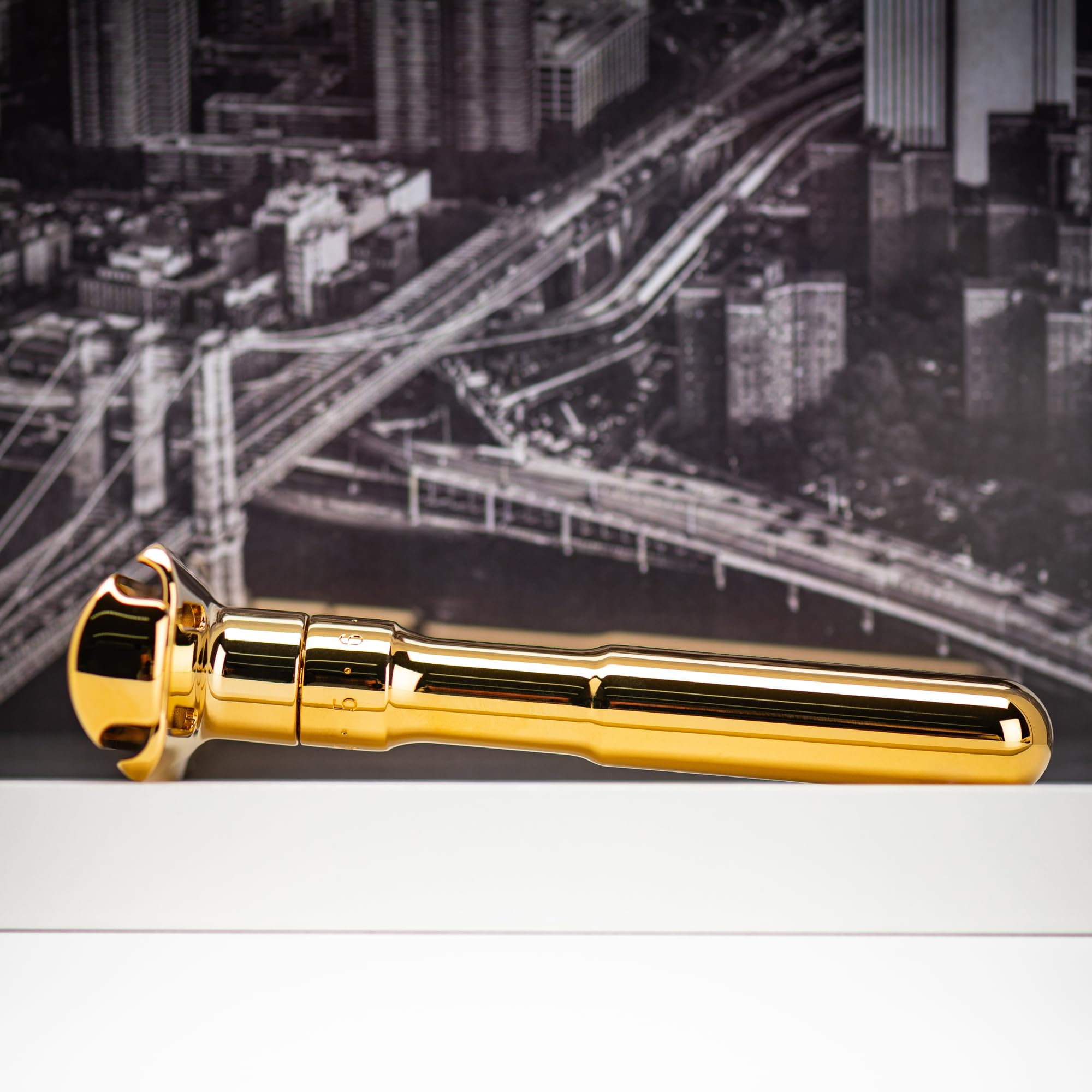 MERKUR Glanzgold 702003 - Maquinilla de afeitar (2 piezas, corte recto, ideal para afeitado en húmedo, zinc fundido, mango de latón, fabricado en Alemania