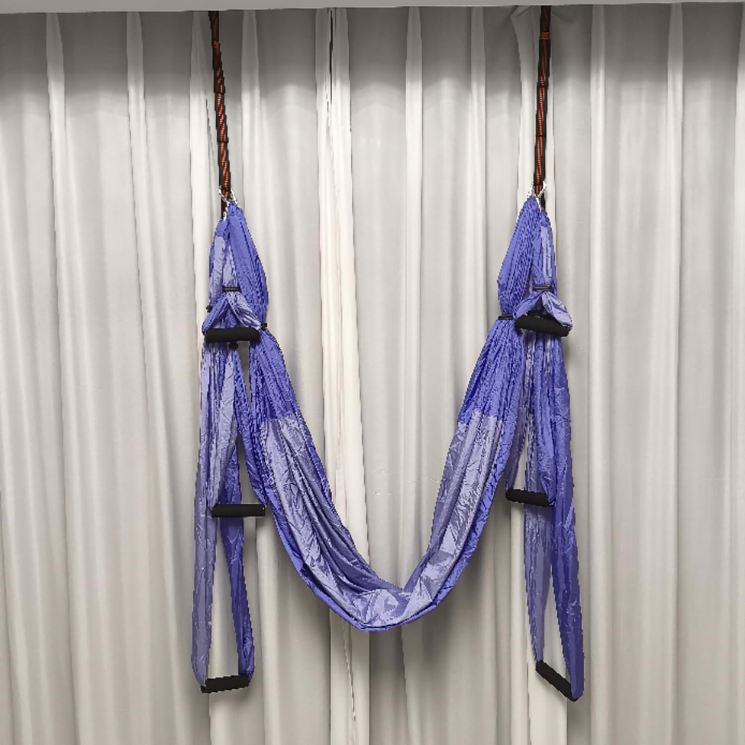Hamac de Yoga Aérien Kits,Anti-Gravité Yoga Pilates,avec Poignée épaisse en Mousse,Capacité 200 kg(Violet Clair)