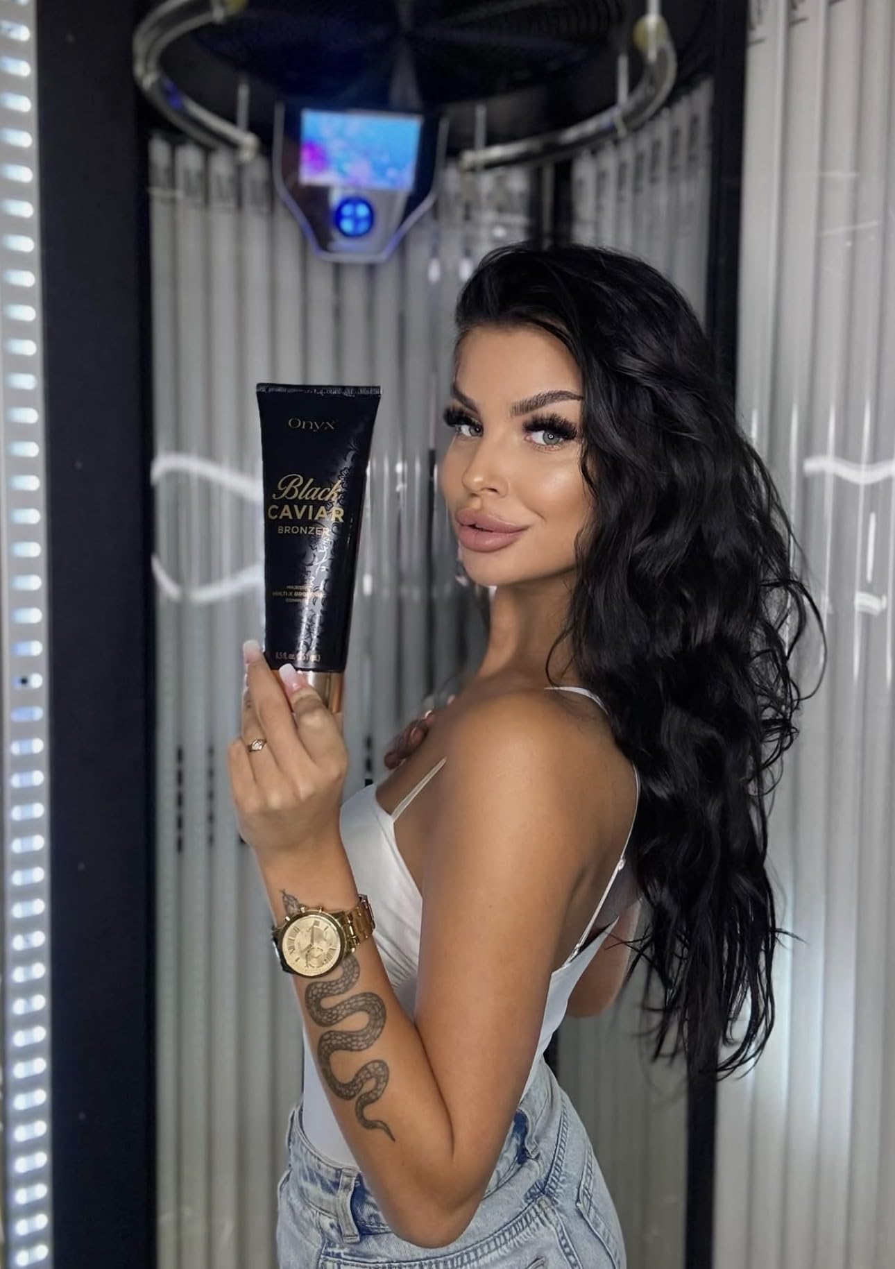 Onyx Black Caviar Sunbed Bronzer Cream - natychmiastowy głęboki brąz z gładkim, ciemnym wykończeniem, formuła nawilżająca do opalania wewnątrz i na zewnątrz, 251 ml