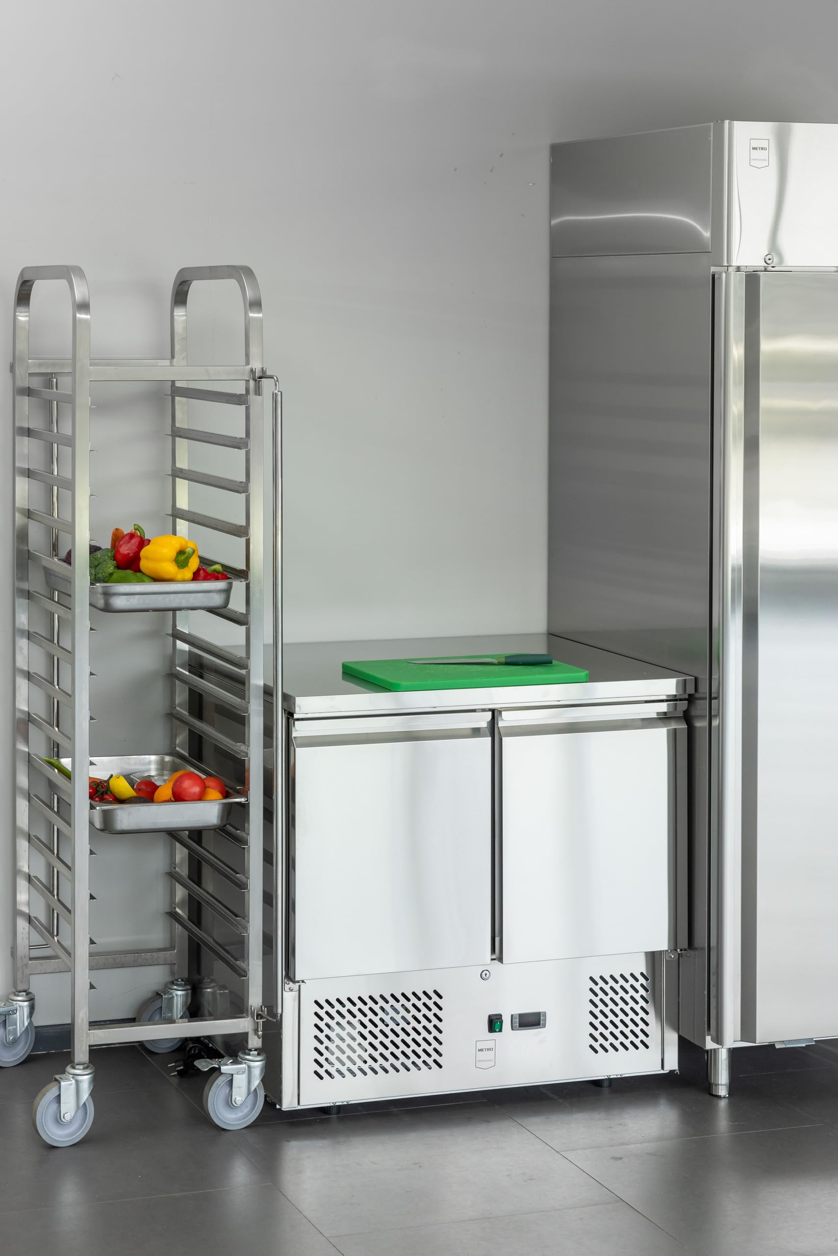 METRO Professional Table réfrigérée positive GSF3600, inox, 90 x 70 x 88 cm, 169 L, froid statique brassé, 220 W, avec serrure, argenté