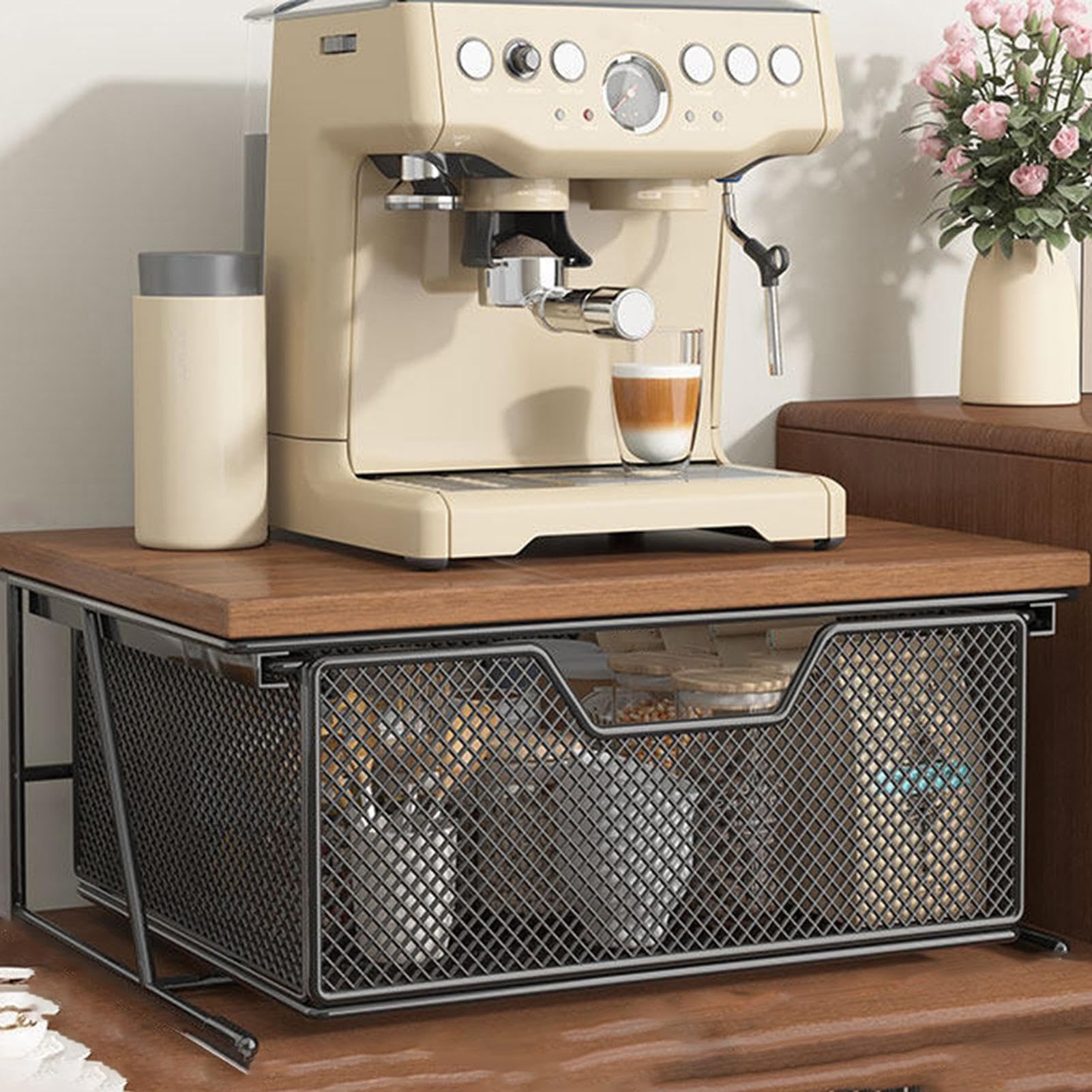 Organizador de Encimera de Cocina, Soporte para Cafeteras con Cajón de Rejilla Deslizable, Estante de Madera y Metal para Microondas & Tostadora, Almacenaje de Cápsulas y Tazas, 37x26x16cm