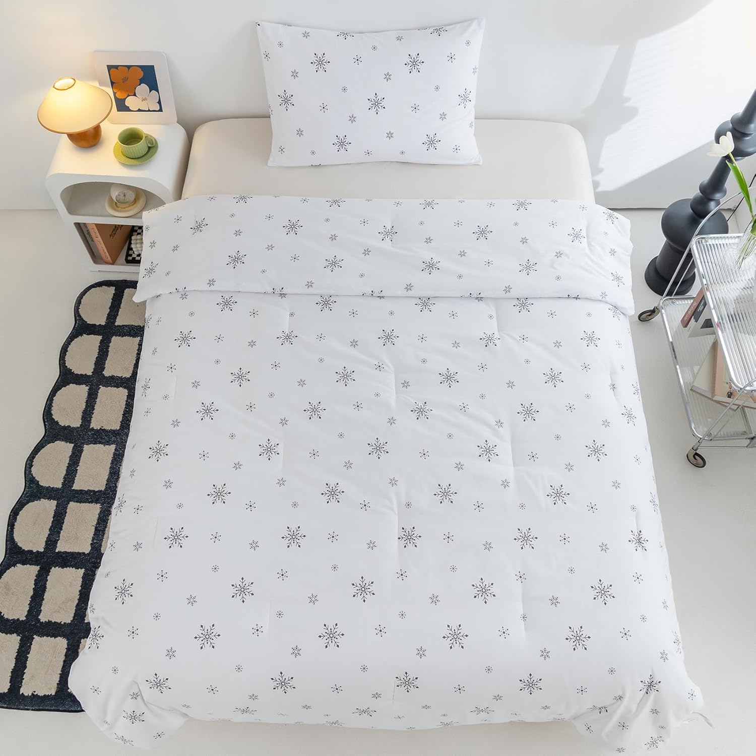 Twin XL Comforter Set, Winter 2 Pieces Christmas Snowflake White Comforter, Ultra Soft Fluffy Bedding Sets, Lightweight Twin Bed Set (1 Comforter & 1 Pillowcases)