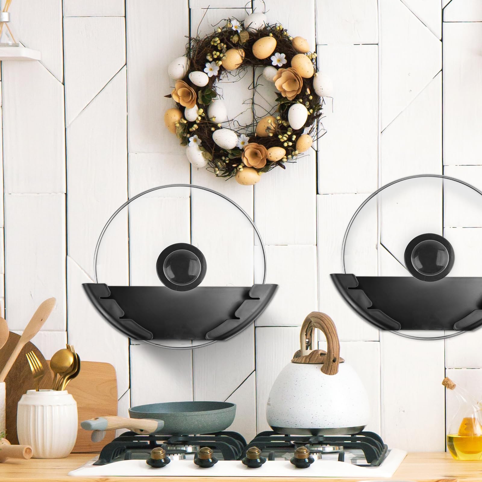 KXVXXV Set di 4 supporti da parete per coperchi grandi da 15 a 32 cm, autoadesivi, per porta dell'armadio, in plastica, per porta e coperchio della cucina