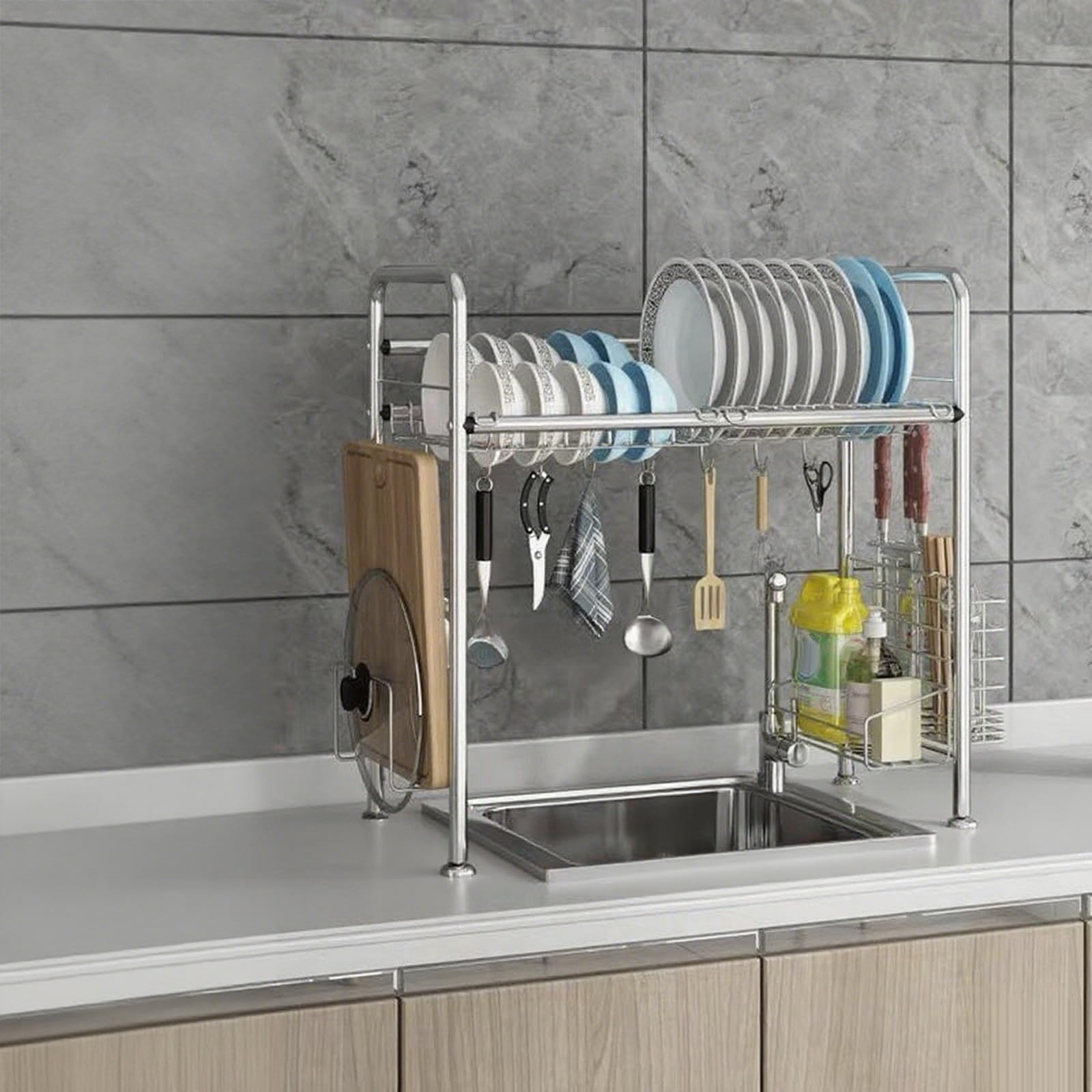 Lo scolapiatti monostrato Lar è Perfetto per i lavelli della Cucina. Le Dimensioni di 94 cm consentono di Risparmiare Spazio. Il Set Clete Offre un'efficiente organizzazione delle stoviglie
