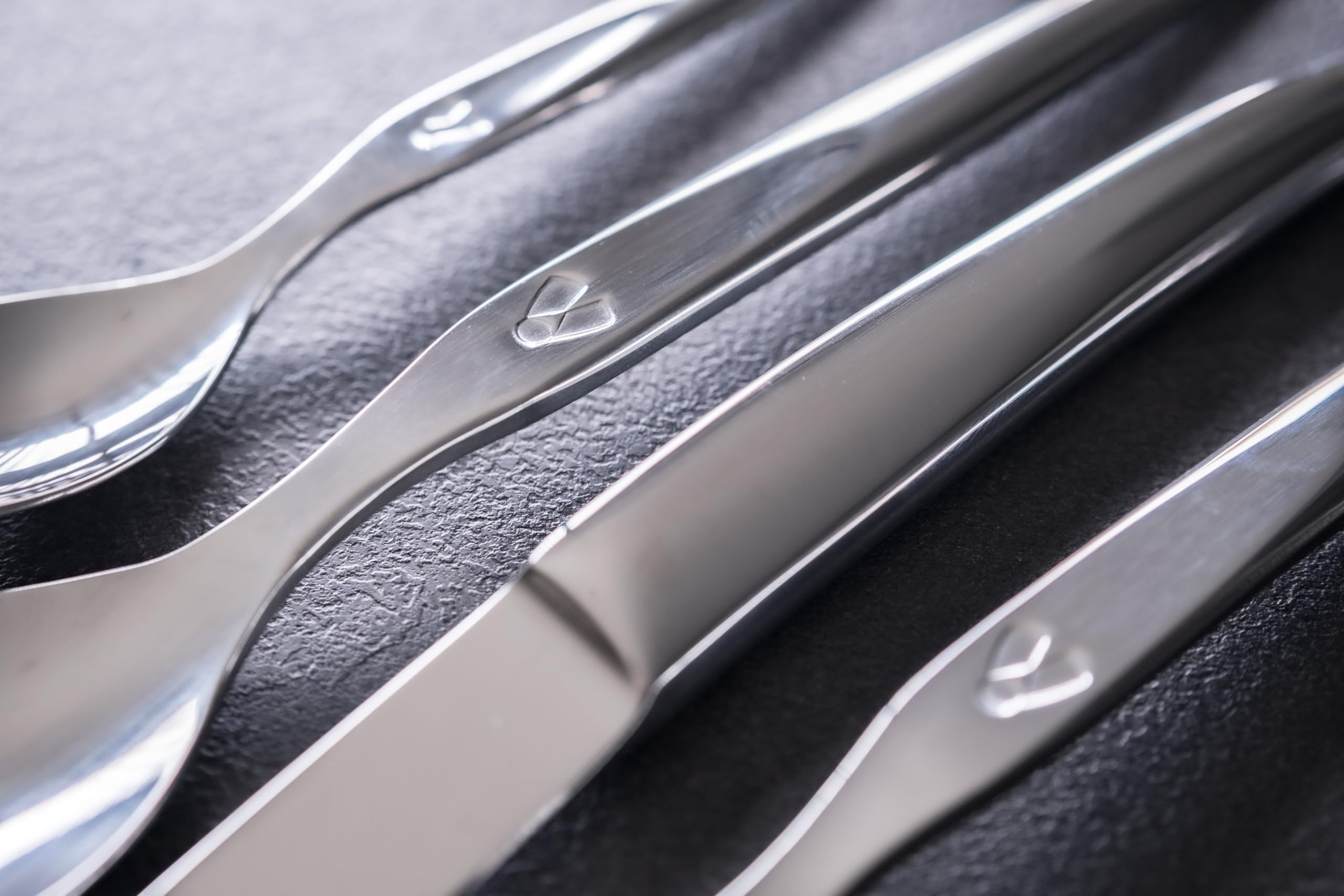 Laguiole Production - Ménagère 16 pièces Design - Set de couverts de table acier inox forgés massif 18/0 poli miroir - Pour 4 personnes - Présentation coffret cadeau, Argenté