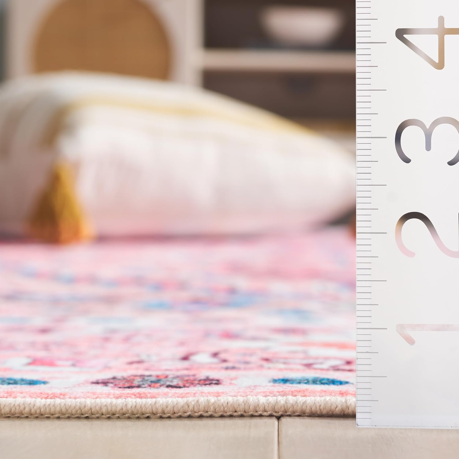 SAFAVIEH Washable Rug Arizona Collection - 6' x 9', Beige & Pink, Slip Resistant & Easy to Clean, Ideal for Living Room, Bedroom, Home Office, Dining Space (ARZ315B)