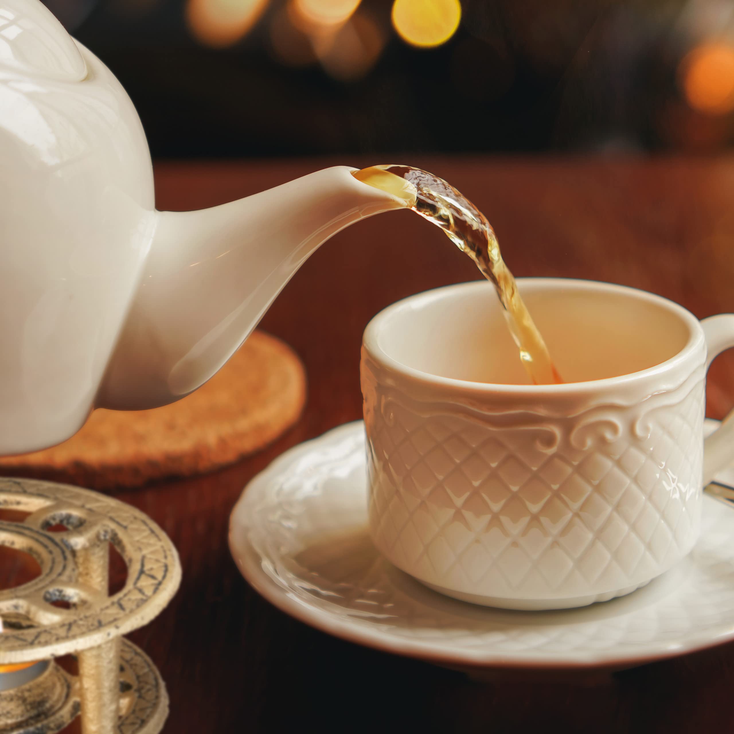 Relaxdays Calentador de Té, para Calentar Tazas y Teteras, Hierro Fundido, para 1 Vela Pequeña, Retro, Rústico, Dorado