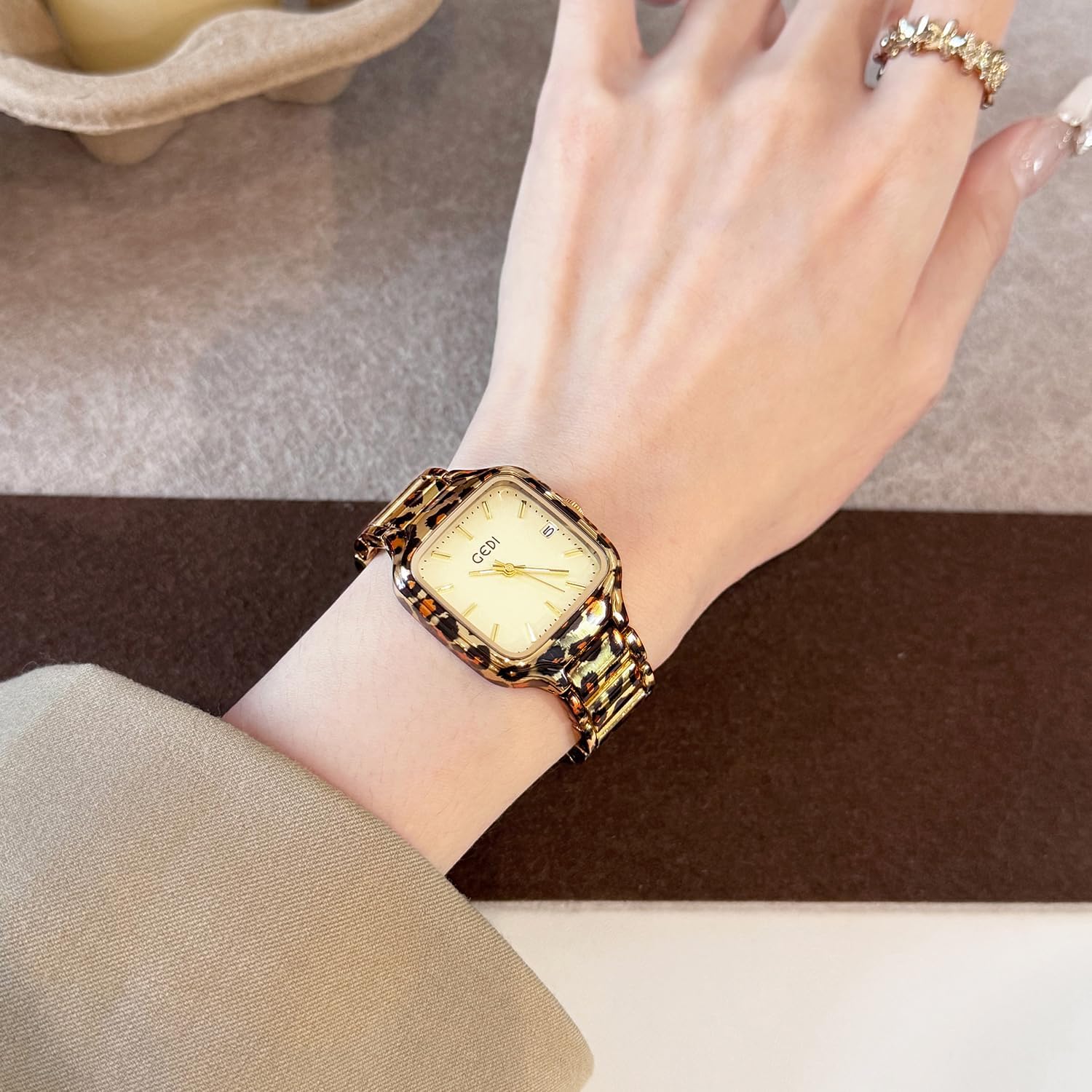 FANMIS Leopard Women Watches Minimalist Ultra-Thin Jelly Gel Ladies Dress Bracelet Watch Analog Quartz Gold Tone Watch Fashion Design Lady Wristwatch