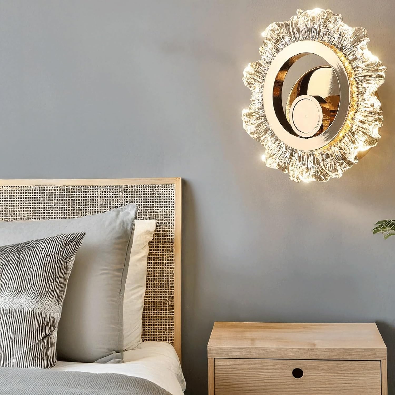 Modern Luxury Wall Sconce Golden Metal Art Light Fixture with Wavy Textured Transparent Cover for Living Room Bedroom Hallway Hotel Café Kitchen Restaurant Decorative Ambiance Lighting