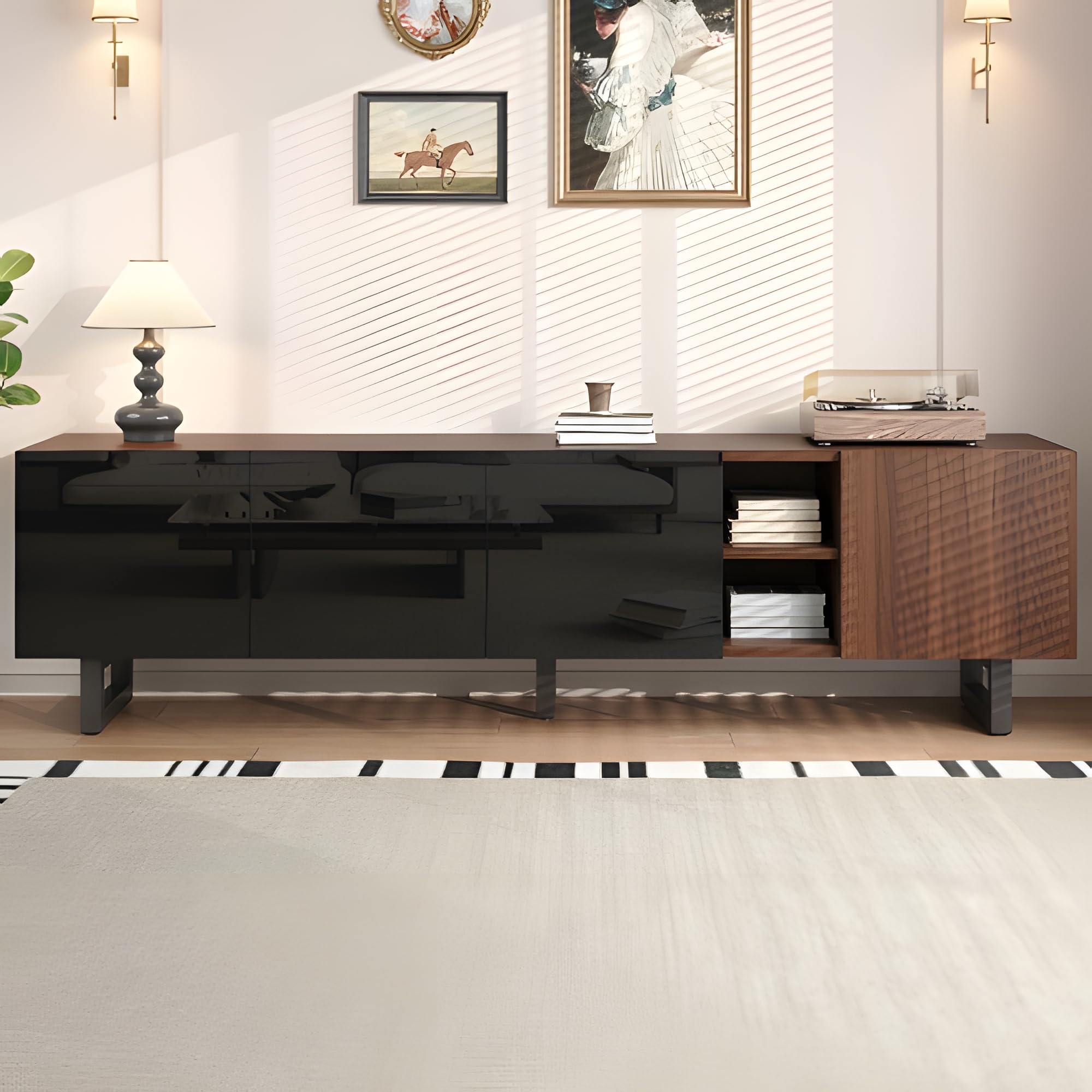 Meuble TV noir et bois 180 cm avec 4 portes et pieds en fer pour salon moderne